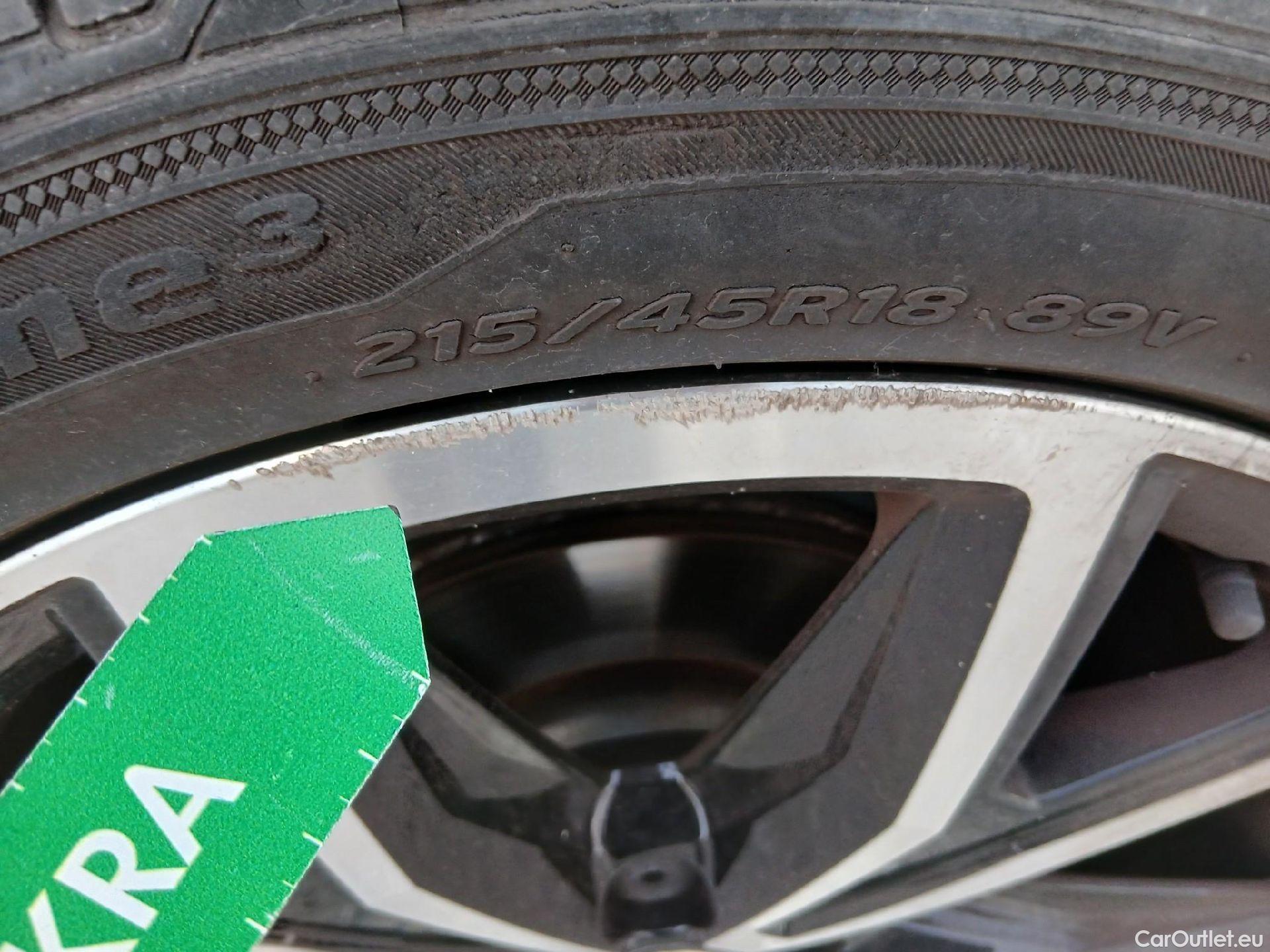  Volkswagen  T-CROSS VOLKSWAGEN  / 2018 / 5P / todoterreno Sport 1.0 TSI 81kW (110CV) DSG #7