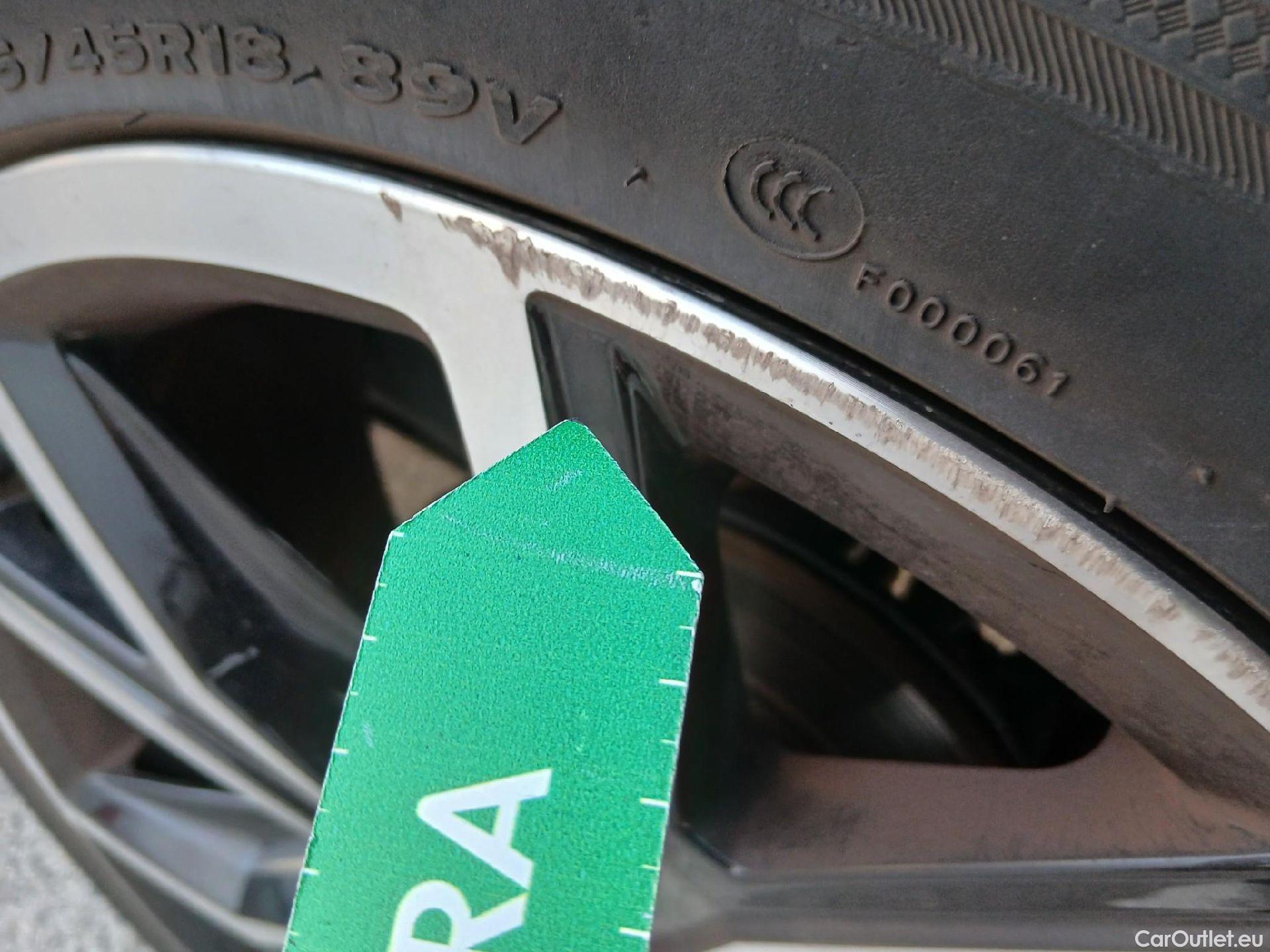  Volkswagen  T-CROSS VOLKSWAGEN  / 2018 / 5P / todoterreno Sport 1.0 TSI 81kW (110CV) DSG #11