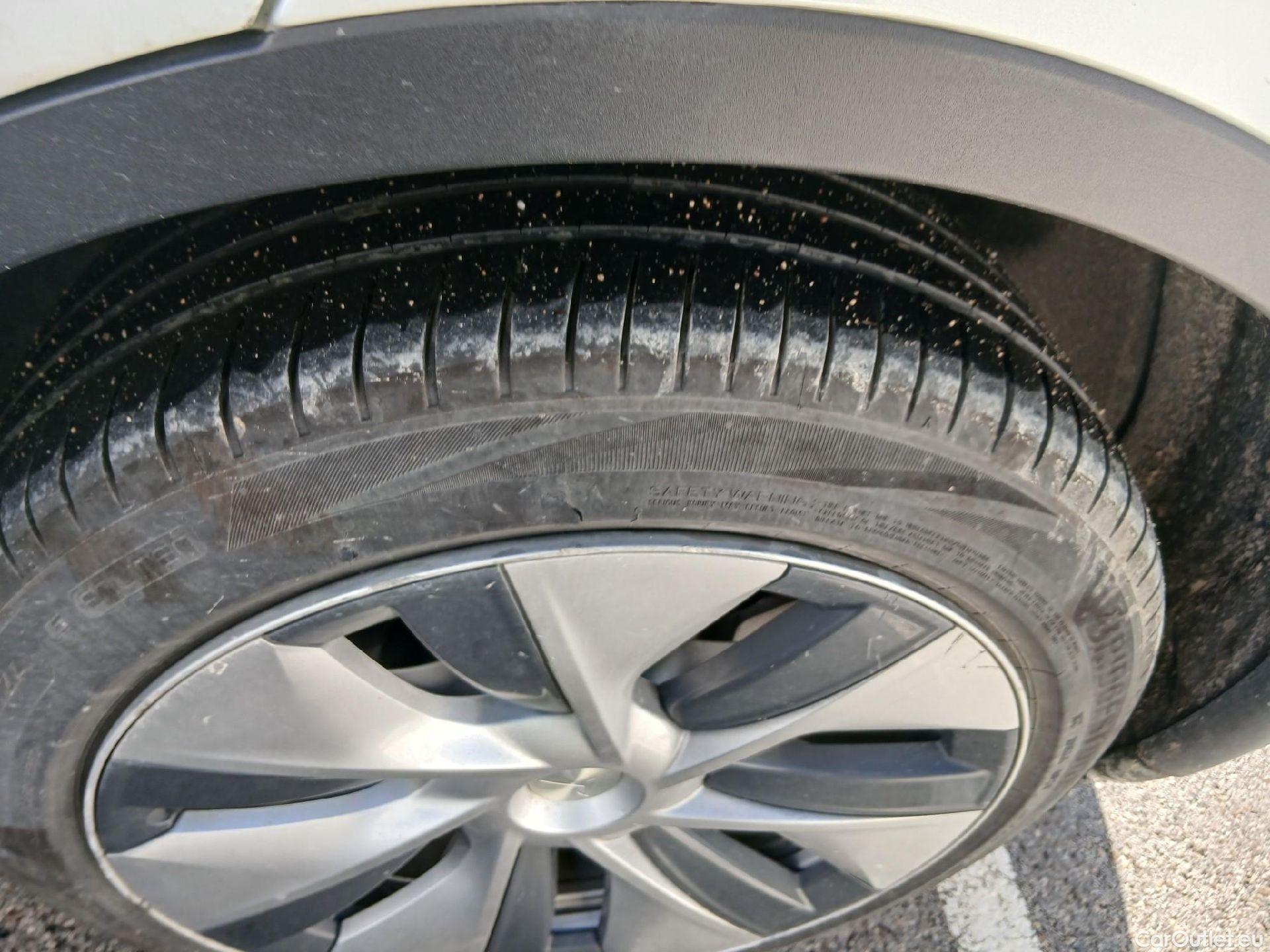  Tesla  Model Y TESLA  / 2020 / 5P / todoterreno Gran Autonomía 4WD #8