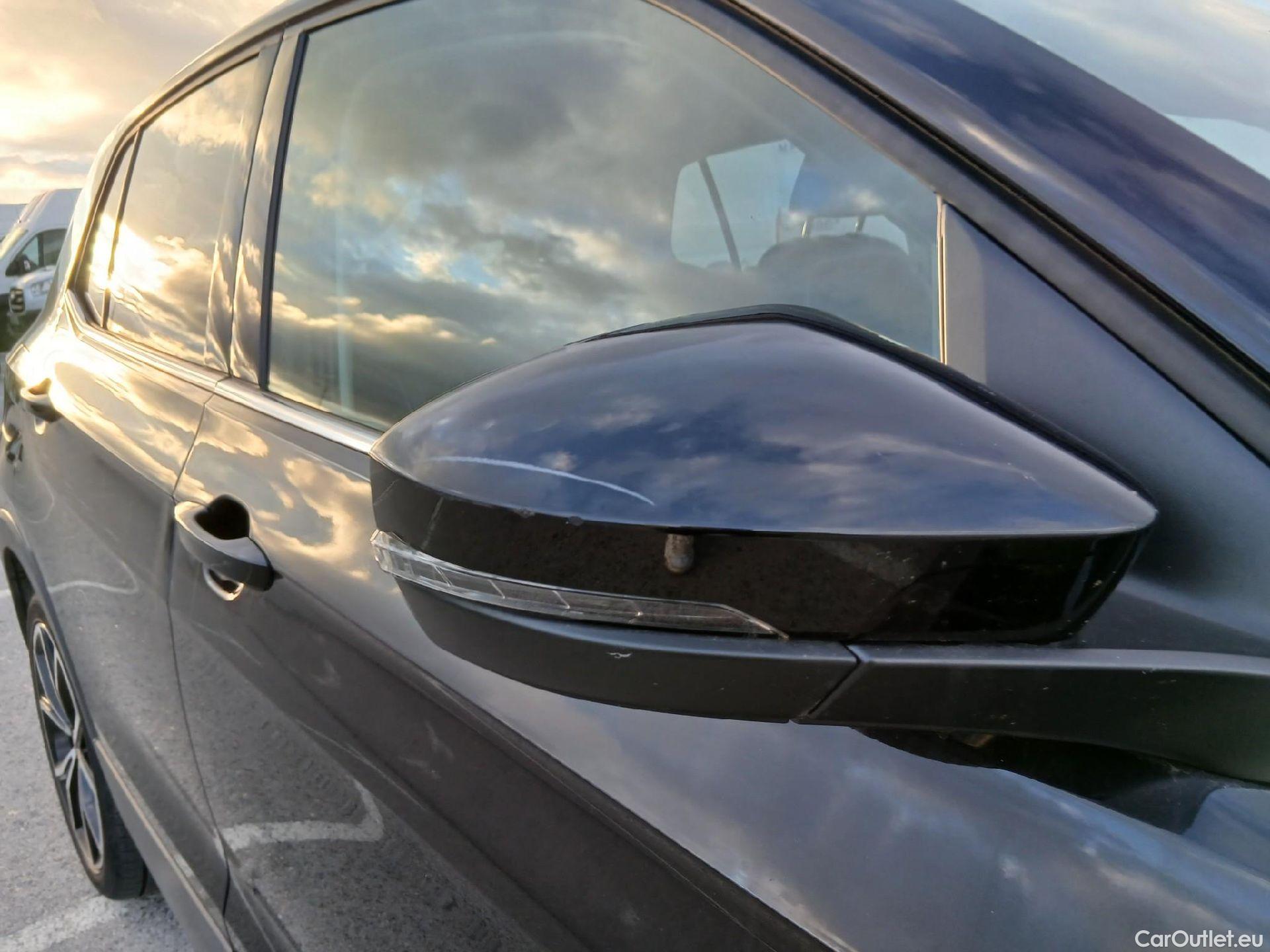  Volkswagen  T-CROSS VOLKSWAGEN  / 2018 / 5P / todoterreno Sport 1.0 TSI 81kW (110CV) DSG #25