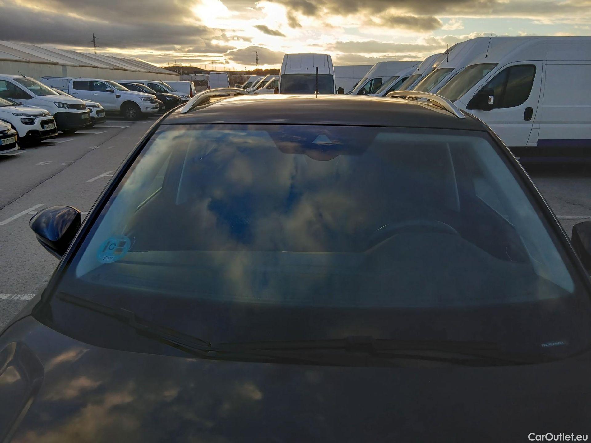  Volkswagen  T-CROSS VOLKSWAGEN  / 2018 / 5P / todoterreno Sport 1.0 TSI 81kW (110CV) DSG #2