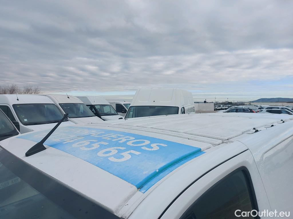  Peugeot  Expert PEUGEOT  / 2016 / 4P / furgón Furgón Pro BlueHDi 90KW (120) Standard #39