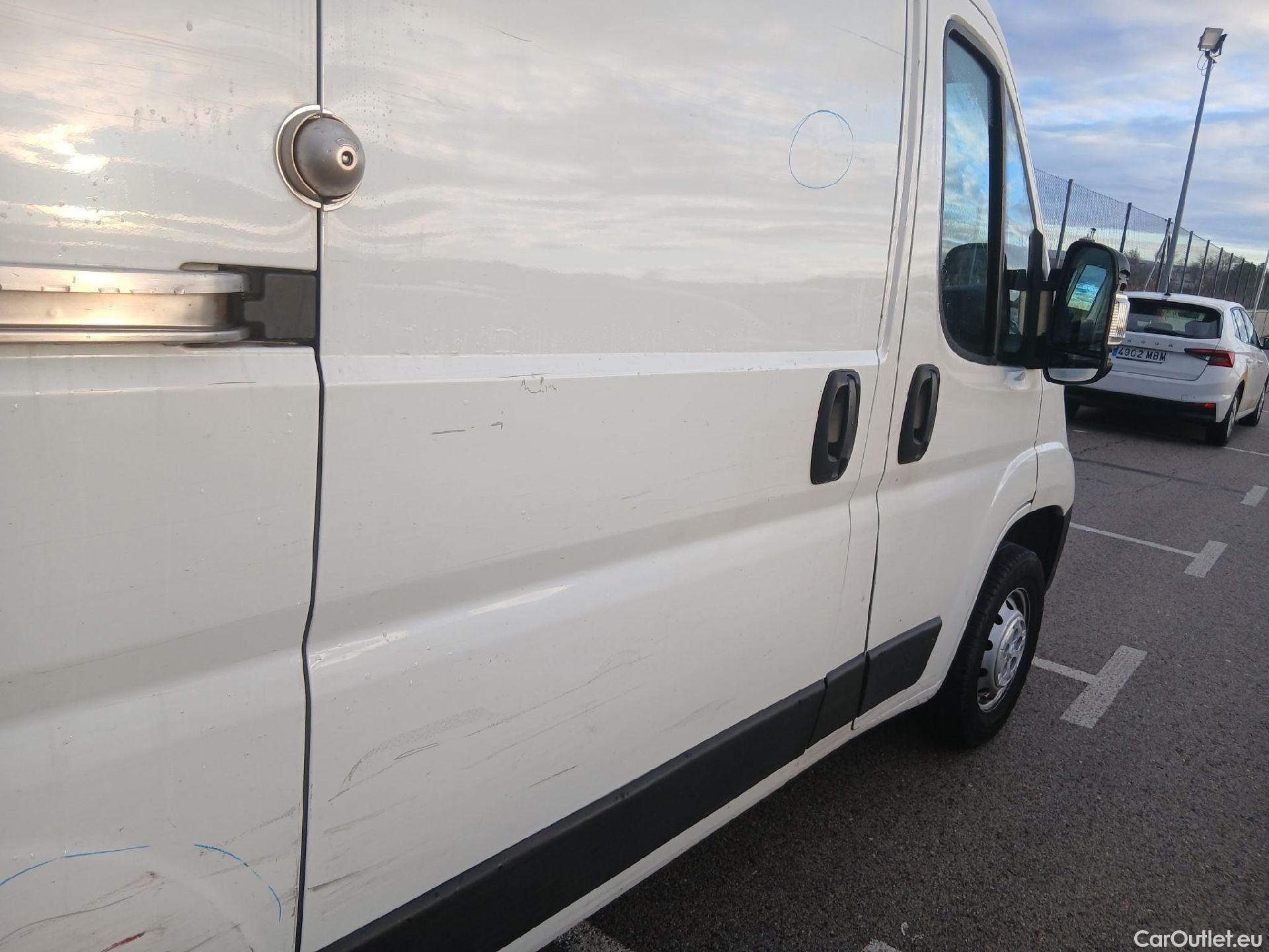  Peugeot  Boxer PEUGEOT  / 2014 / 4P / furgón 330 L1 H1 BHDI 88kW (120CV) S&S 6 Vel. M #61