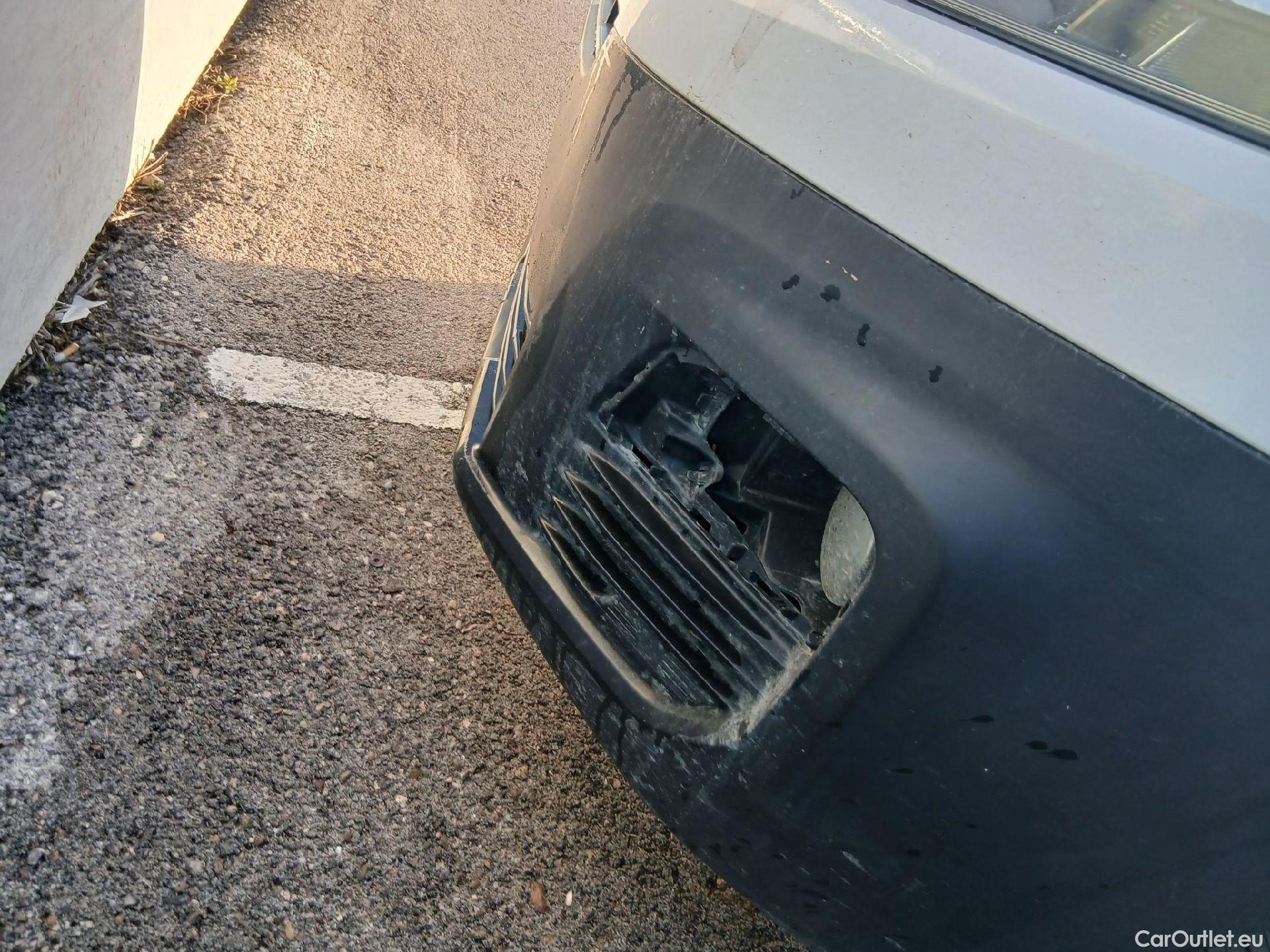  Citroen  Berlingo CITROEN  / 2018 / 4P / combi Talla M BlueHDi 100 S&S LIVE (AC) #10