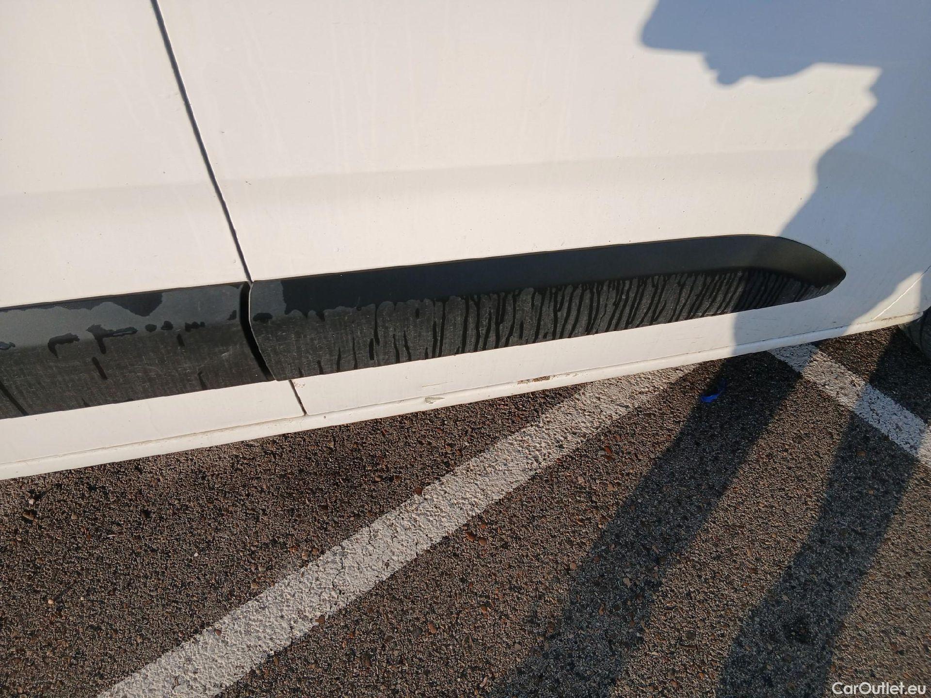  Citroen  Berlingo CITROEN  / 2018 / 4P / combi Talla M BlueHDi 100 S&S LIVE (AC) #22