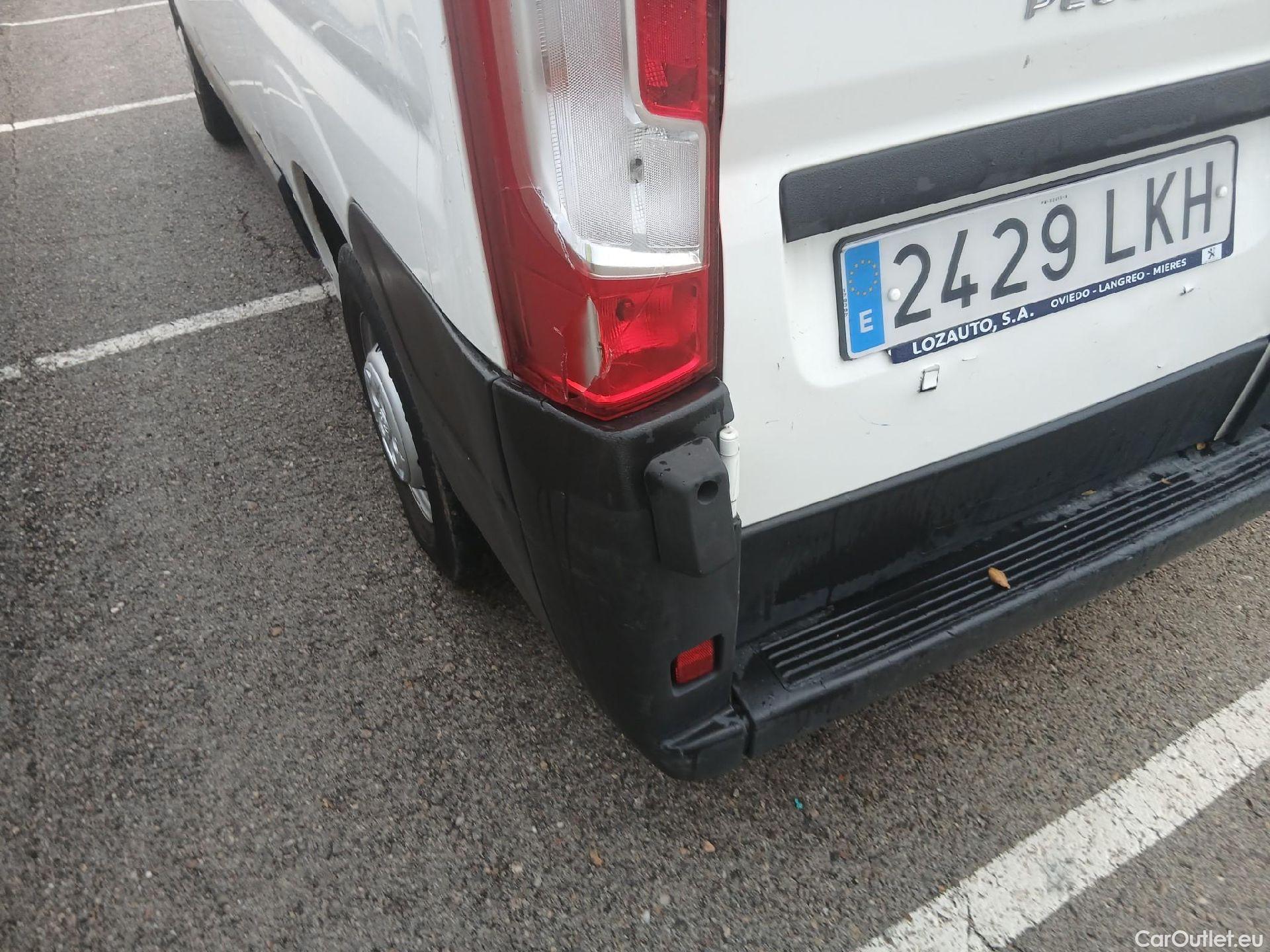  Peugeot  Boxer PEUGEOT  / 2014 / 4P / furgón 330 L1 H1 BHDI 88kW (120CV) S&S 6 Vel. M #43