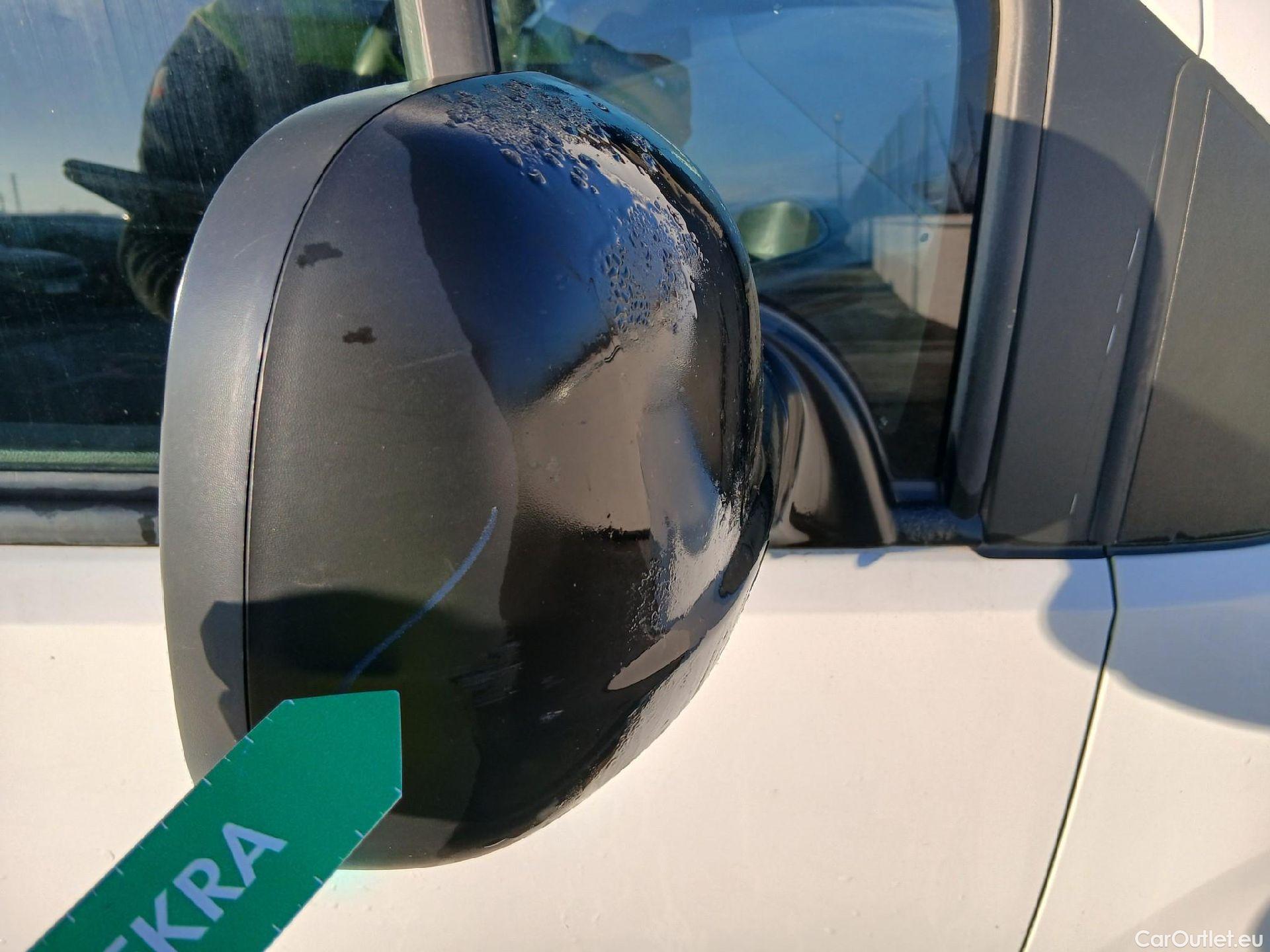  Citroen  Berlingo CITROEN  / 2018 / 4P / combi Talla M BlueHDi 100 S&S LIVE (AC) #26