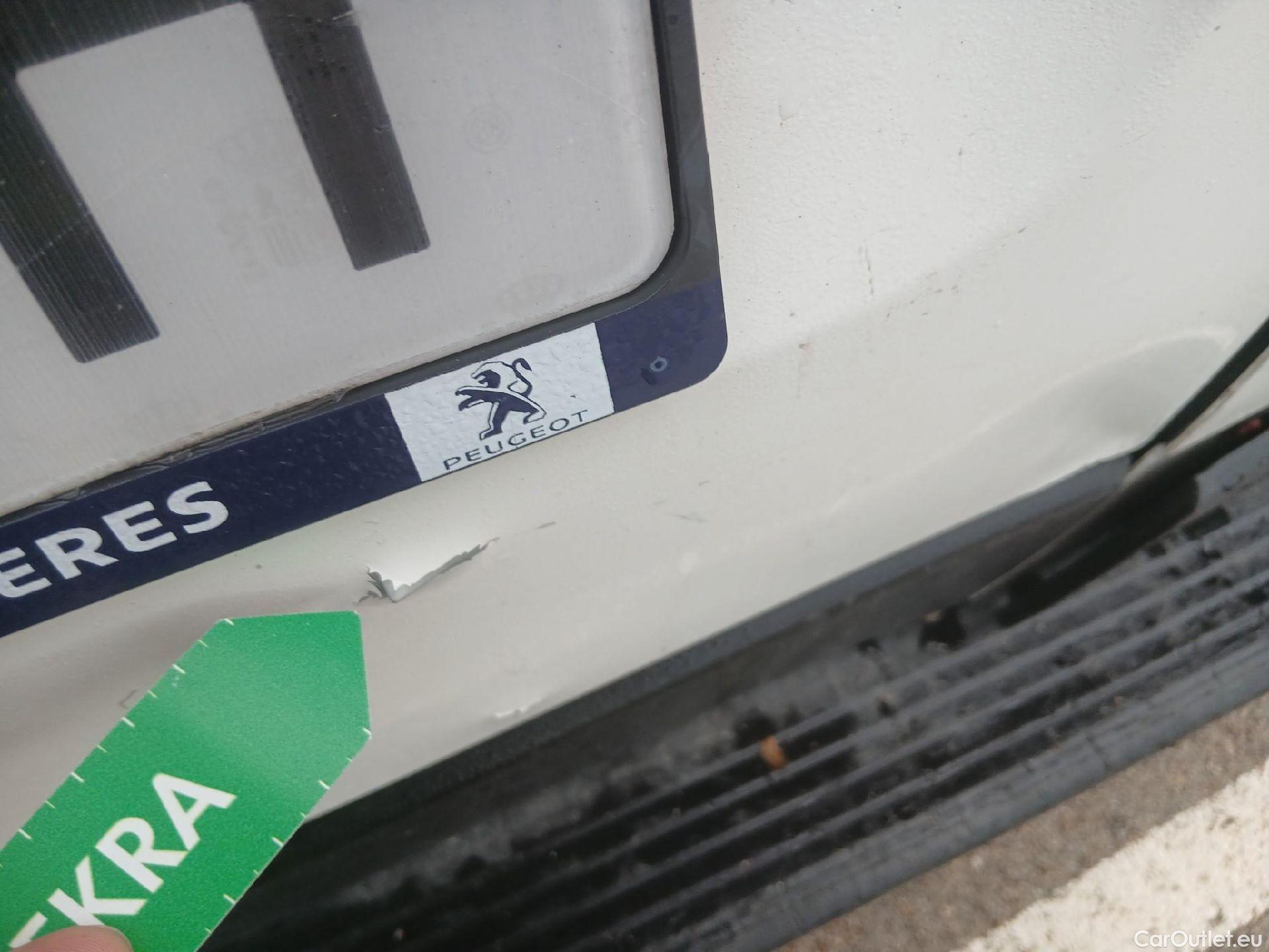  Peugeot  Boxer PEUGEOT  / 2014 / 4P / furgón 330 L1 H1 BHDI 88kW (120CV) S&S 6 Vel. M #40