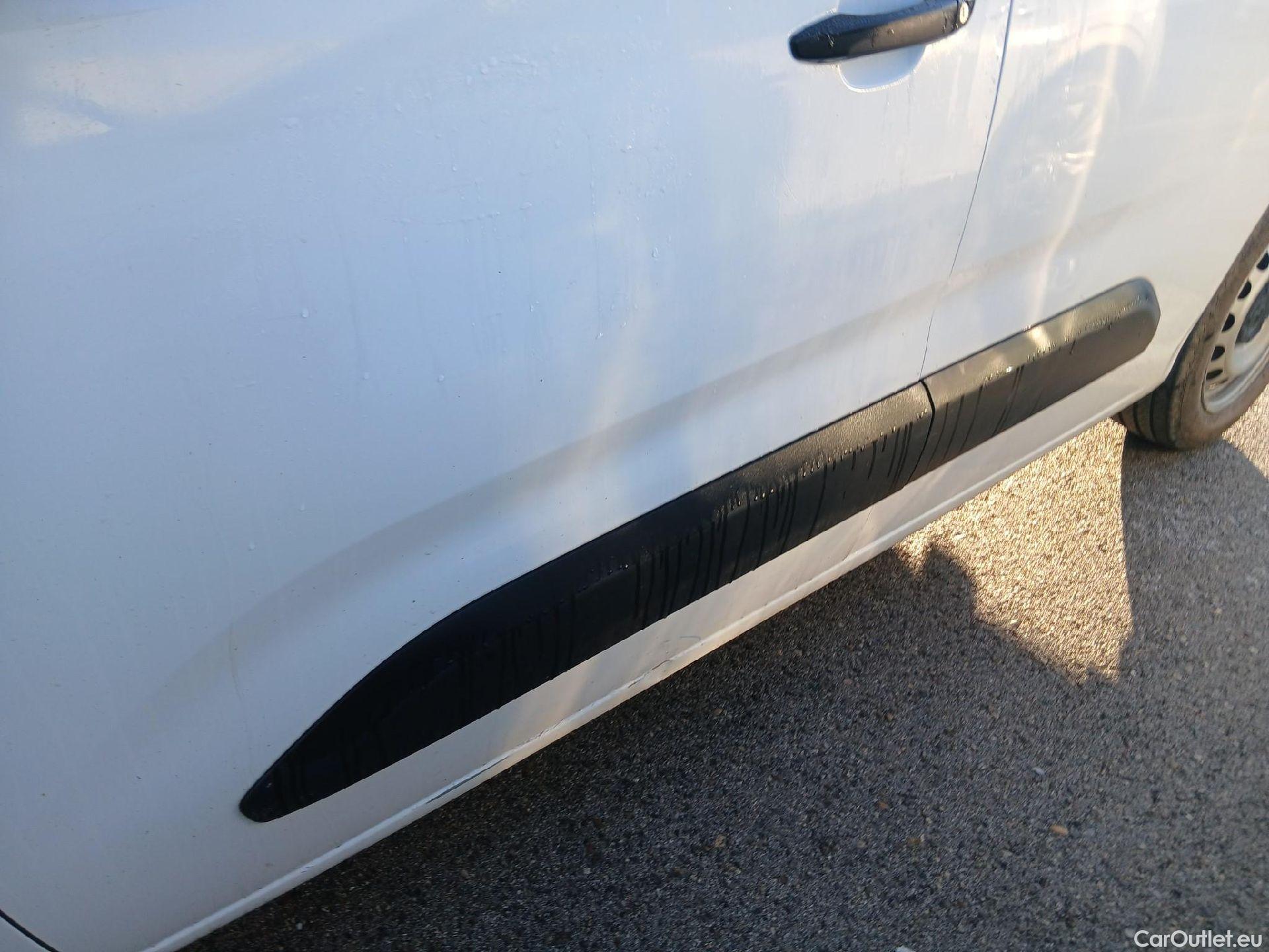  Citroen  Berlingo CITROEN  / 2018 / 4P / combi Talla M BlueHDi 100 S&S LIVE (AC) #15