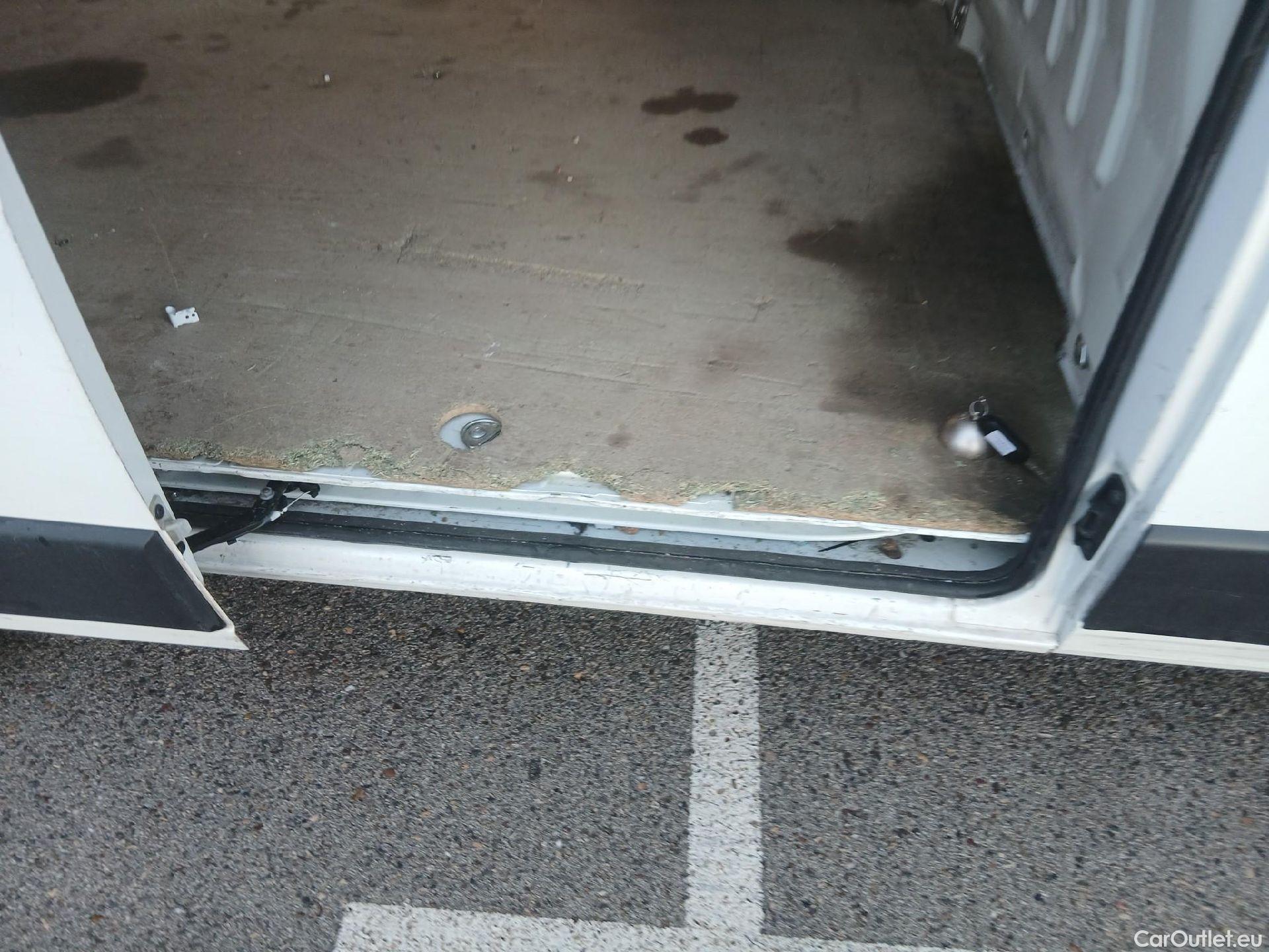  Peugeot  Boxer PEUGEOT  / 2014 / 4P / furgón 330 L1 H1 BHDI 88kW (120CV) S&S 6 Vel. M #17