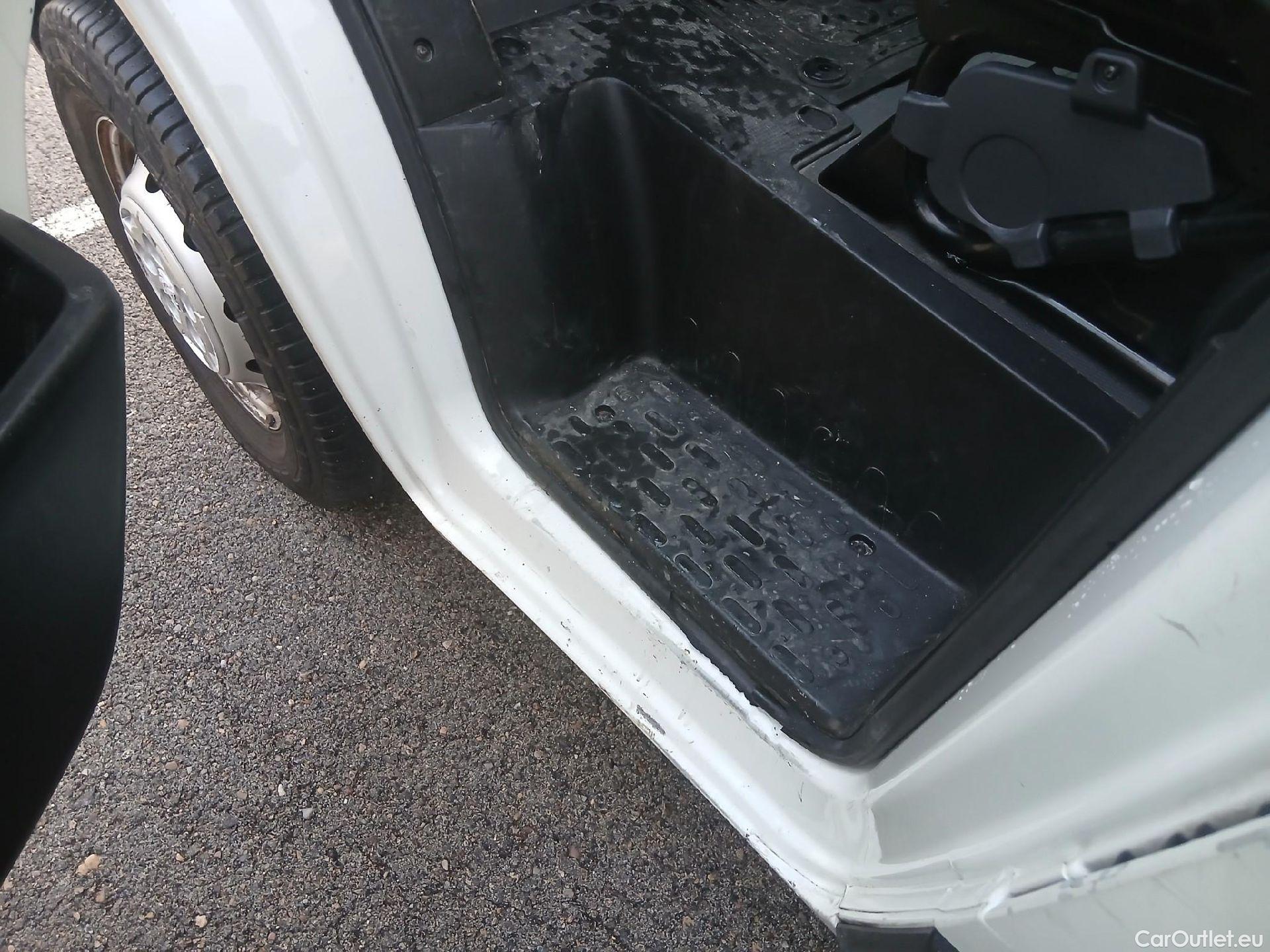  Peugeot  Boxer PEUGEOT  / 2014 / 4P / furgón 330 L1 H1 BHDI 88kW (120CV) S&S 6 Vel. M #3