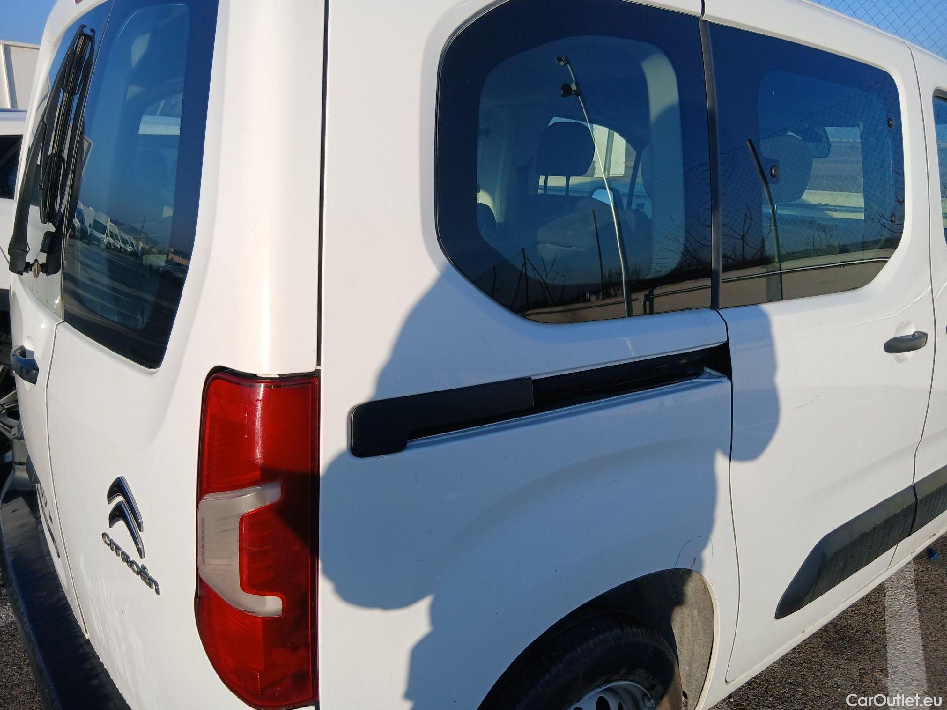  Citroen  Berlingo CITROEN  / 2018 / 4P / combi Talla M BlueHDi 100 S&S LIVE (AC) #20