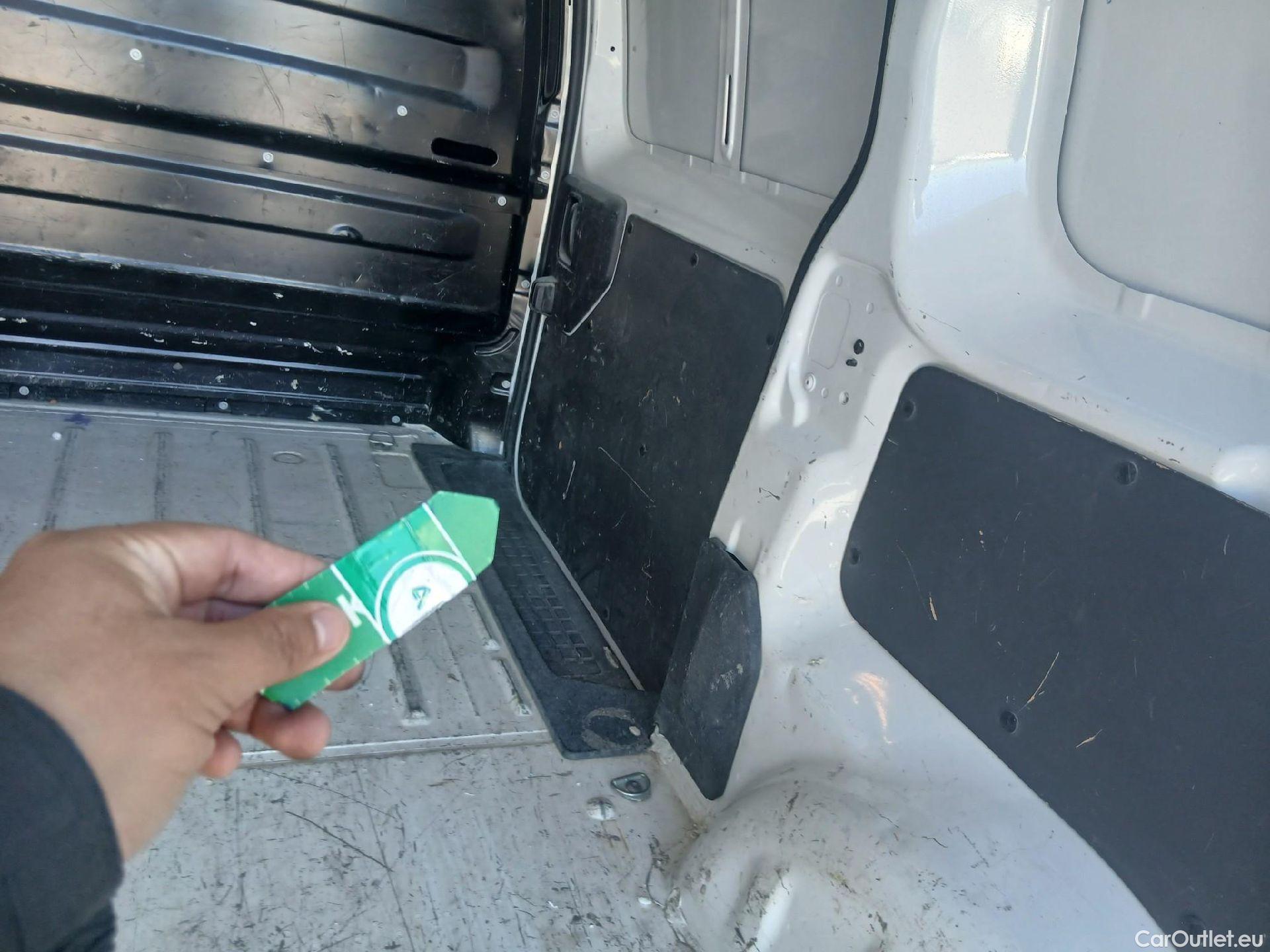  Opel  Vivaro OPEL  / 2019 / 4P / furgón 1.5 Diésel 74kW(100CV)M Std Exp #15