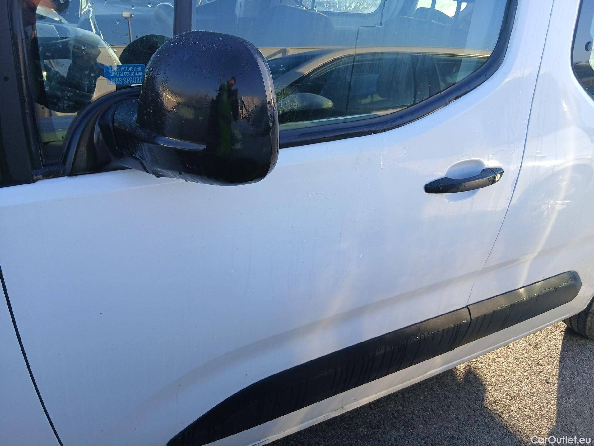  Citroen  Berlingo CITROEN  / 2018 / 4P / combi Talla M BlueHDi 100 S&S LIVE (AC) #12