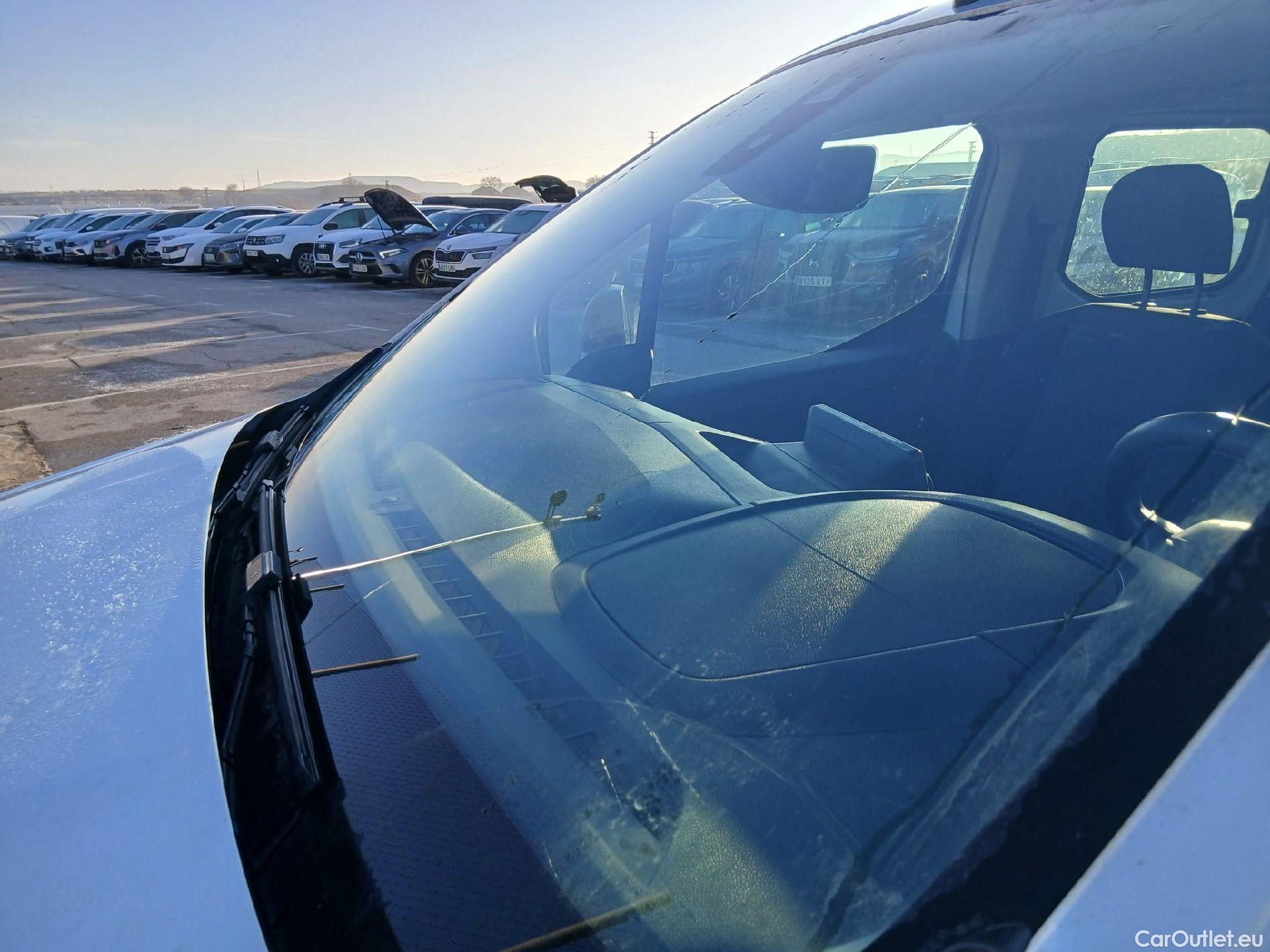  Citroen  Berlingo CITROEN  / 2018 / 4P / combi Talla M BlueHDi 100 S&S LIVE (AC) #2