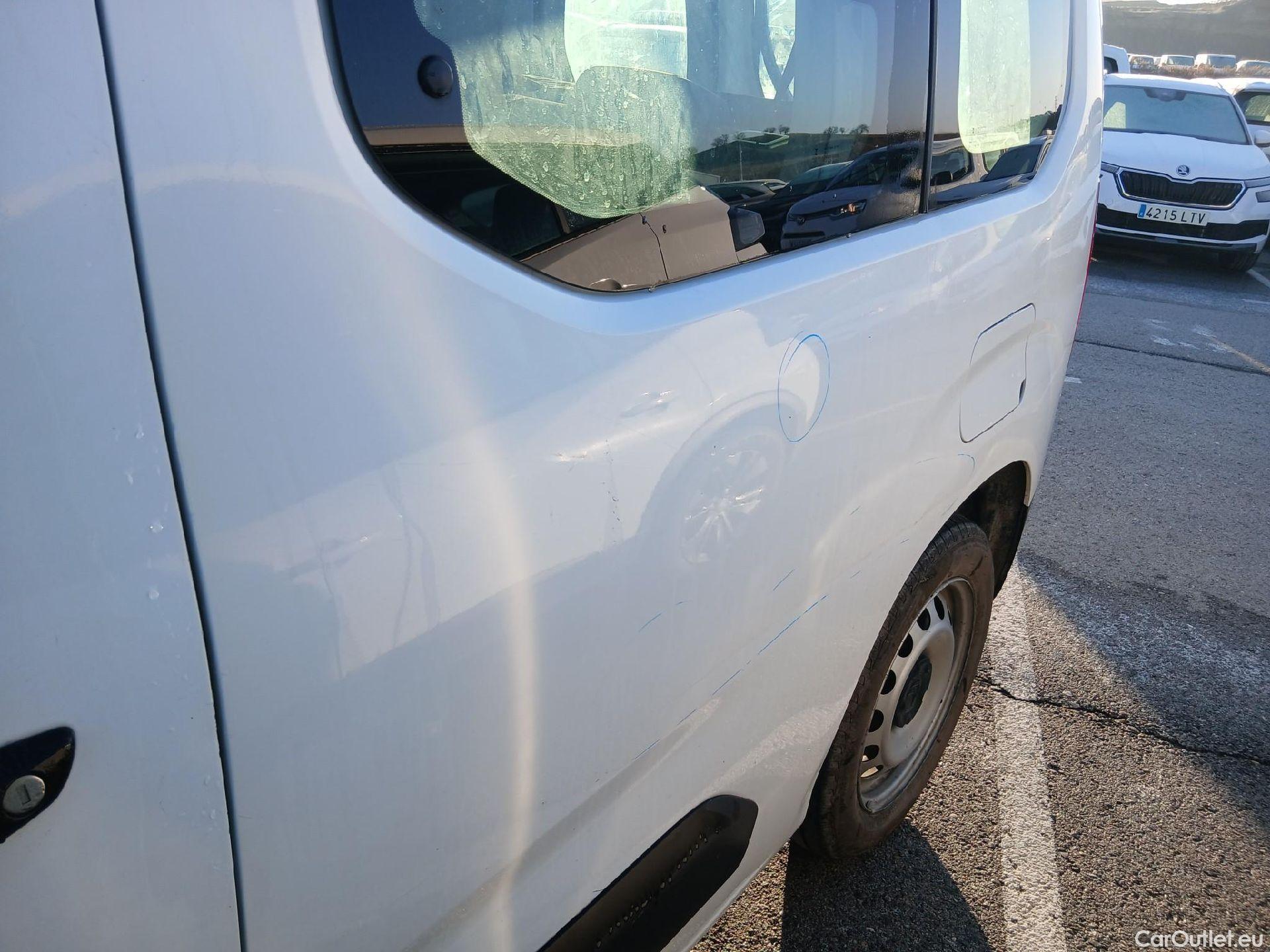  Citroen  Berlingo CITROEN  / 2018 / 4P / combi Talla M BlueHDi 100 S&S LIVE (AC) #17