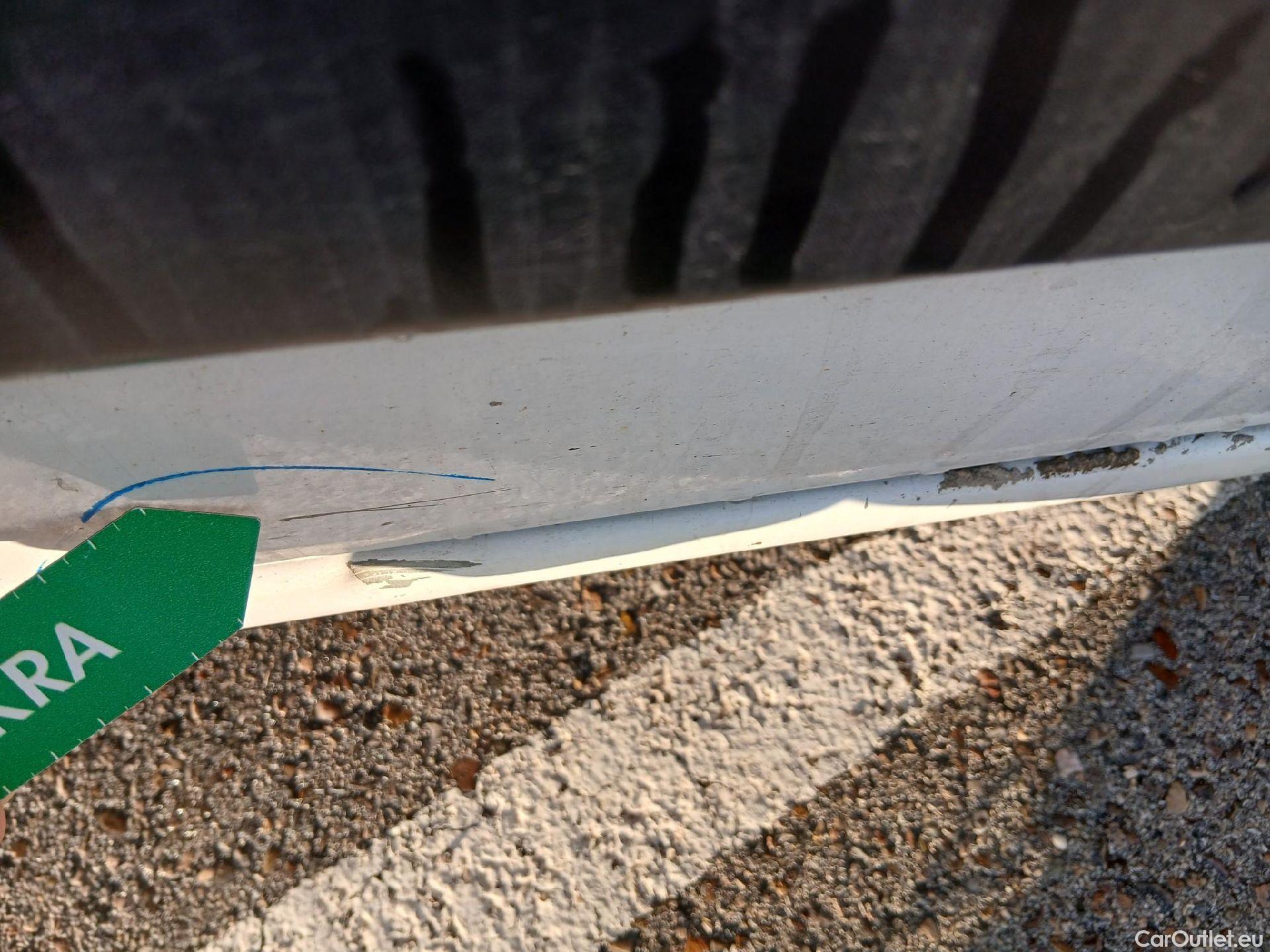  Citroen  Berlingo CITROEN  / 2018 / 4P / combi Talla M BlueHDi 100 S&S LIVE (AC) #24