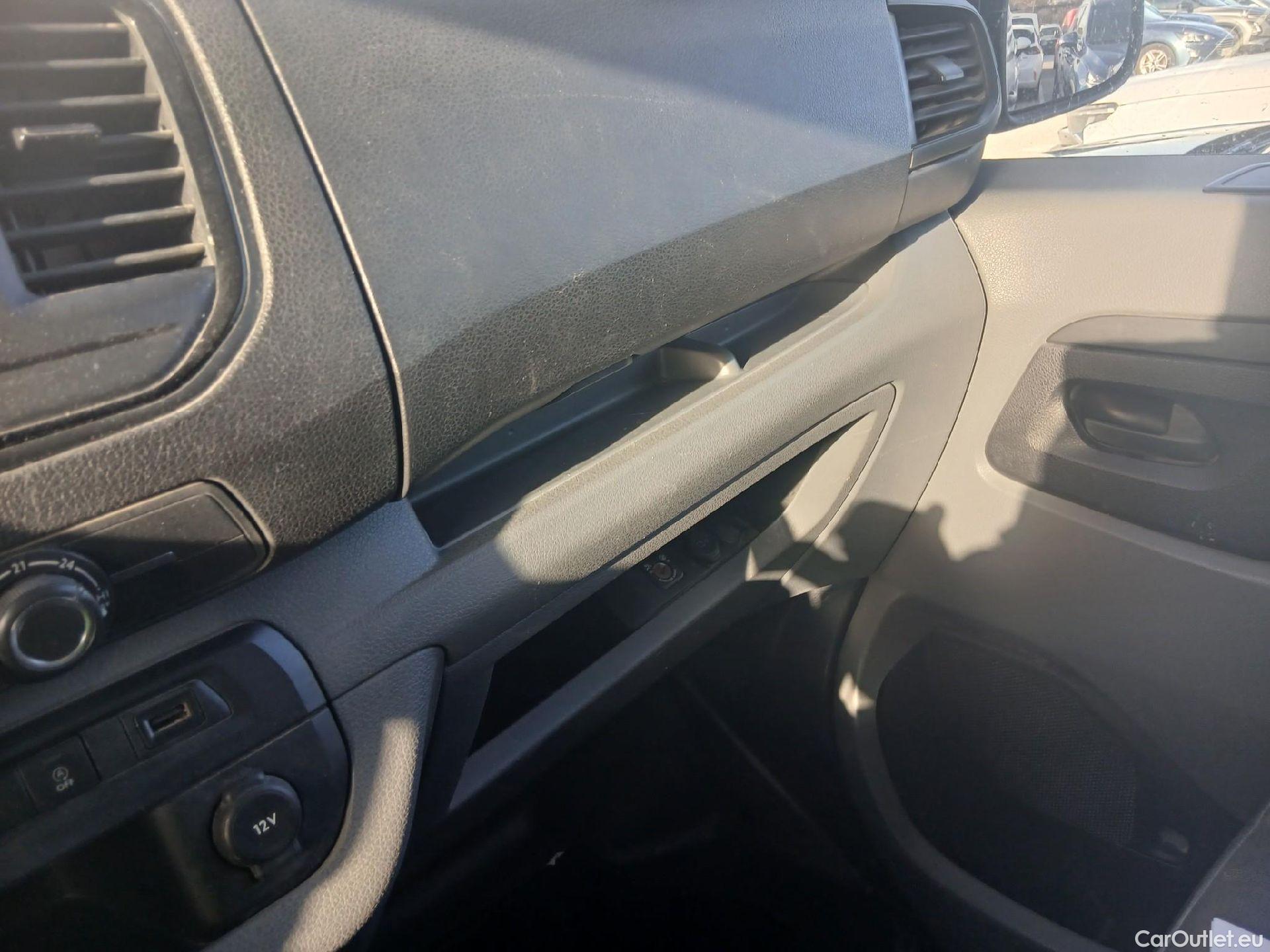  Opel  Vivaro OPEL  / 2019 / 4P / furgón 1.5 Diésel 74kW(100CV)M Std Exp #1