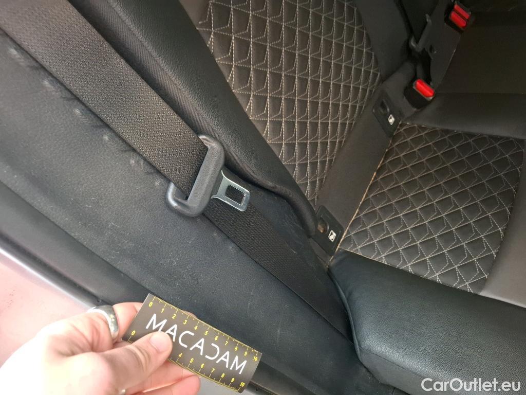  Toyota  C-HR TOYOTA  / 2016 / 5P / SUV 2.0 HYBRIDE 184 DISTINCTIVE #44