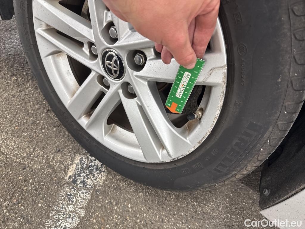  Toyota  Corolla TOYOTA  Touring Sports / 2018 / 5P / Break Hybride 122h Dynamic Business Stage Acad #18