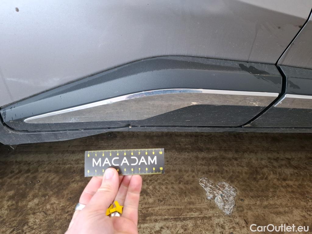  Toyota  C-HR TOYOTA  / 2016 / 5P / SUV 2.0 HYBRIDE 184 DISTINCTIVE #31