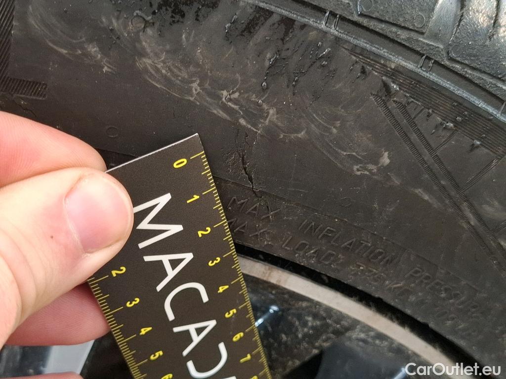  Toyota  C-HR TOYOTA  / 2016 / 5P / SUV 2.0 HYBRIDE 184 DISTINCTIVE #3