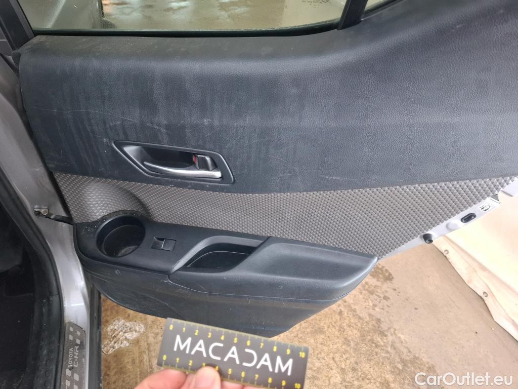  Toyota  C-HR TOYOTA  / 2016 / 5P / SUV 2.0 HYBRIDE 184 DISTINCTIVE #41