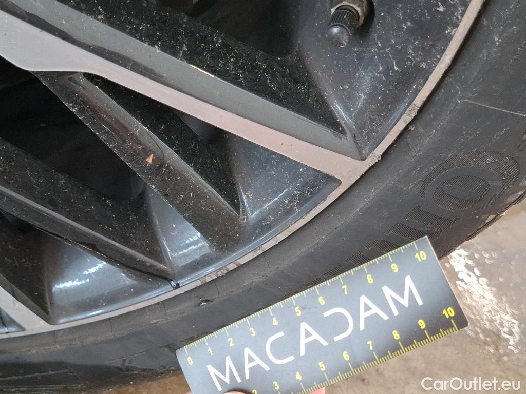  Toyota  C-HR TOYOTA  / 2016 / 5P / SUV 2.0 HYBRIDE 184 DISTINCTIVE #62