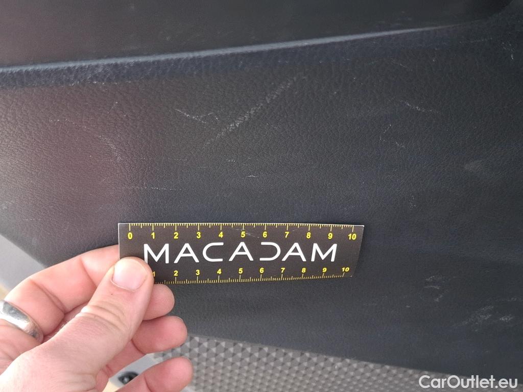  Toyota  C-HR TOYOTA  / 2016 / 5P / SUV 2.0 HYBRIDE 184 DISTINCTIVE #49