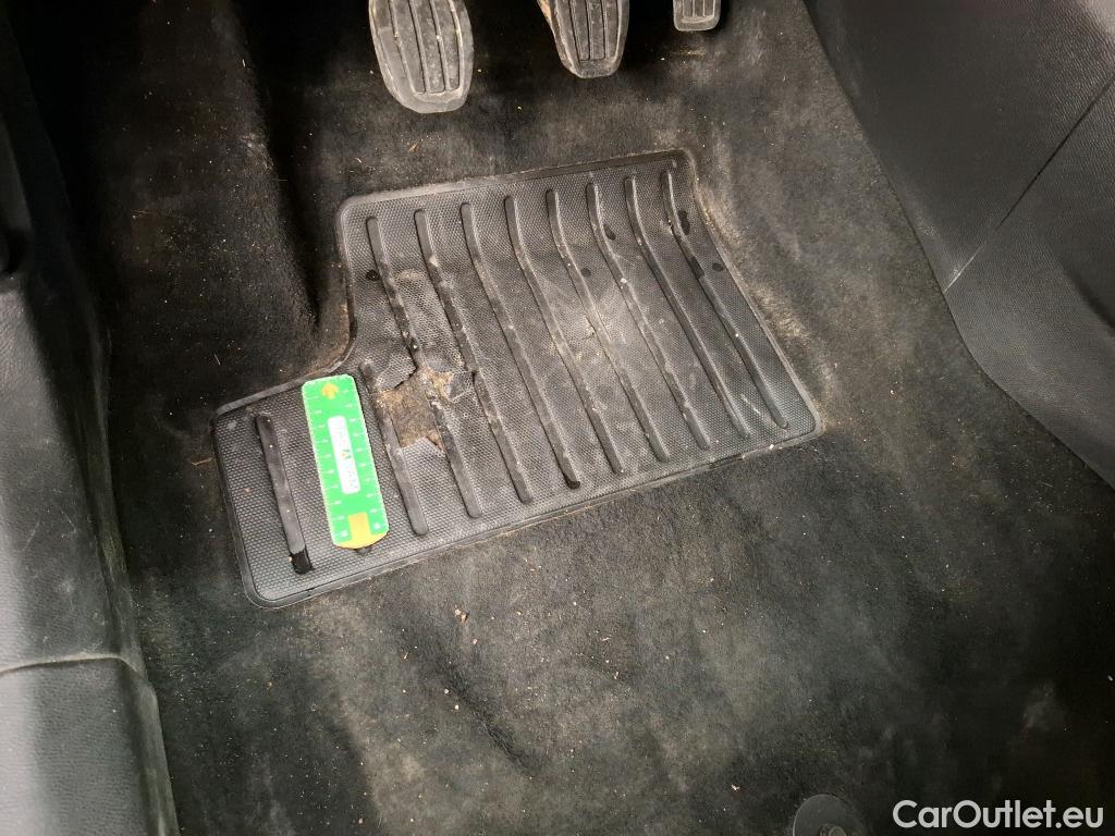  Peugeot  2008  Allure Business 1.5 HDi 110CV BVM6 E6d #52