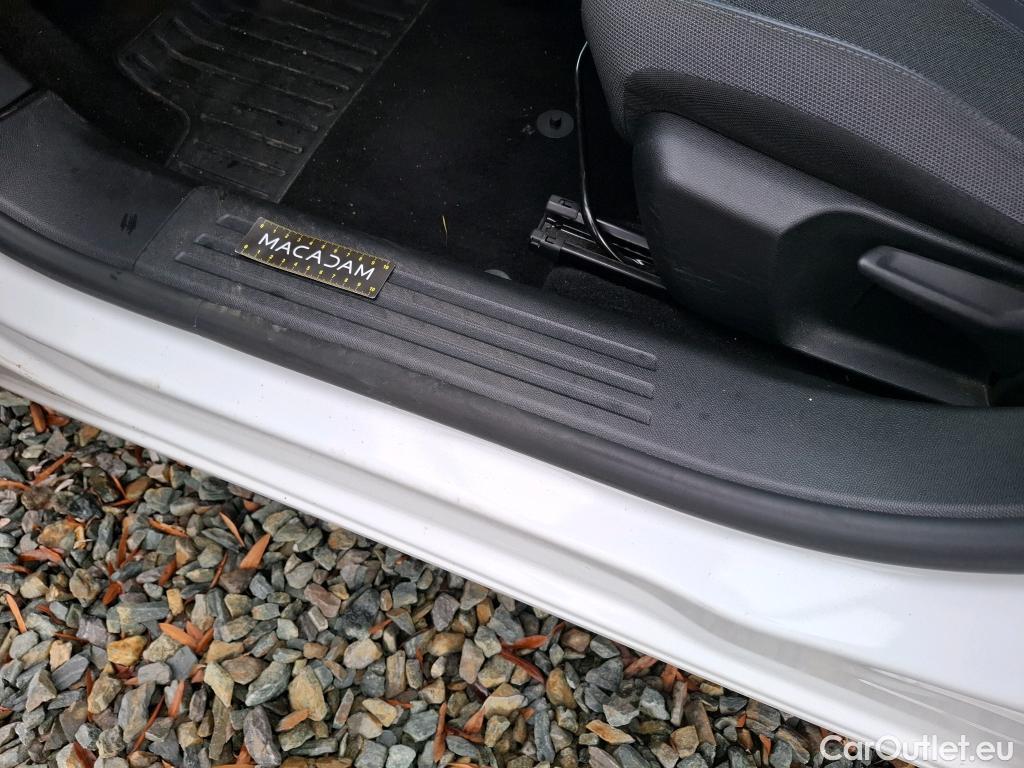  Peugeot  2008  Allure 1.5 HDi 100CV BVM6 E6d #1