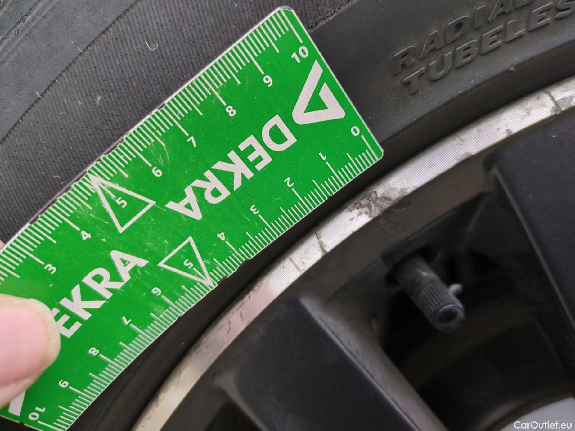  Volkswagen  Tiguan VOLKSWAGEN  Allspace / 2017 / 5P / SUV 1.5 TSI 150 EVO DSG7 Carat Exclusive #5