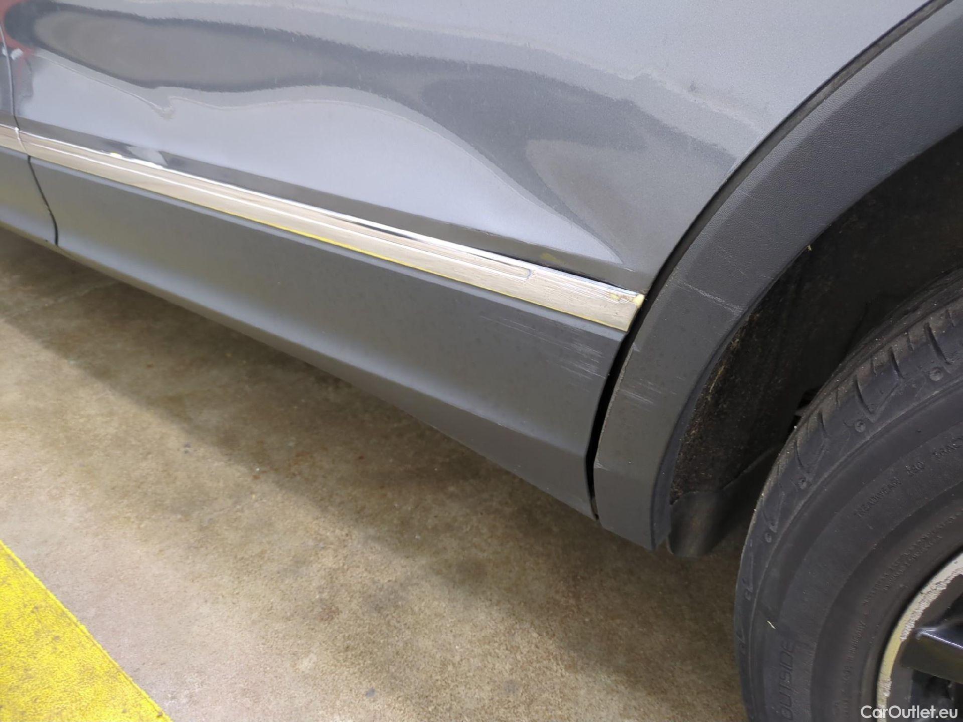  Volkswagen  Tiguan VOLKSWAGEN  Allspace / 2017 / 5P / SUV 1.5 TSI 150 EVO DSG7 Carat Exclusive #27