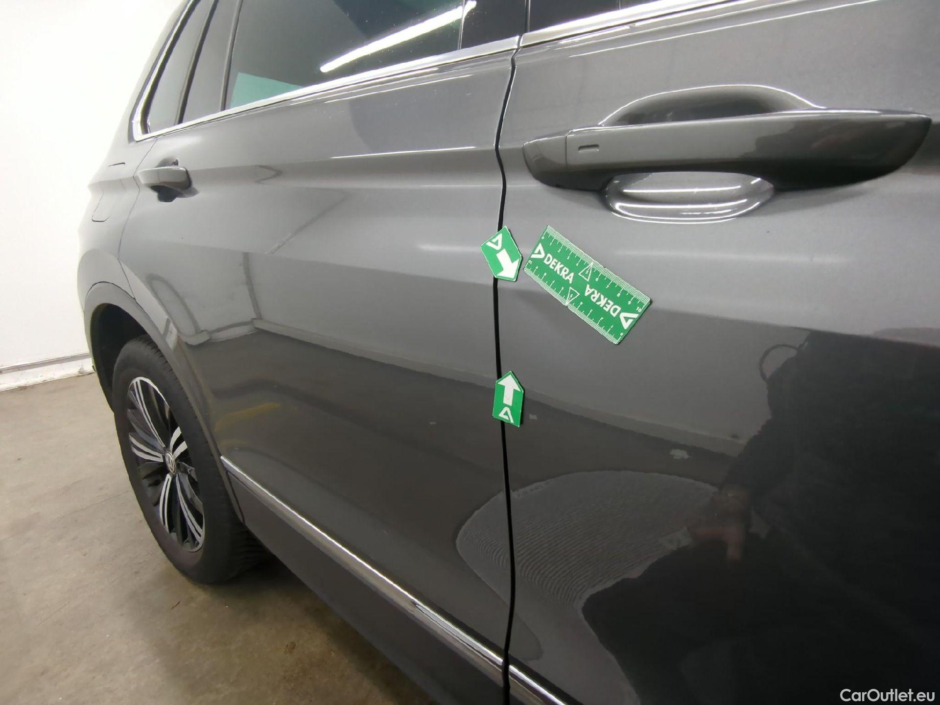  Volkswagen  Tiguan VOLKSWAGEN  5p SUV 2.0 TDI 150 DSG7 Carat Exclusive #17