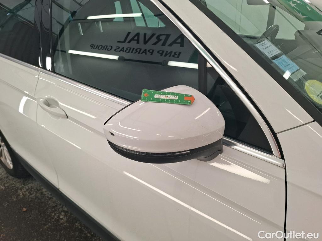  Volkswagen  Tiguan VOLKSWAGEN  / 2016 / 5P / SUV 2.0 TDI 150 DSG7 Confortline Business #14