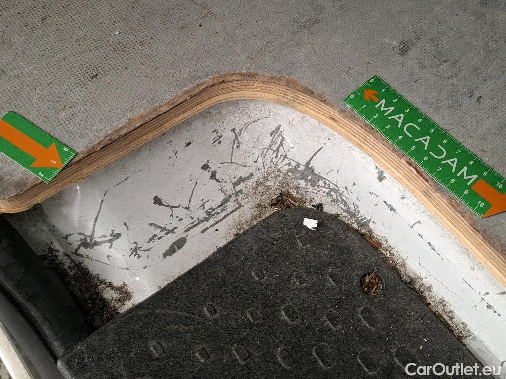  Renault  Trafic  Fourgon L2H1 3T Grand Confort 2.0 dCi 130CV BVM6 E6d #47