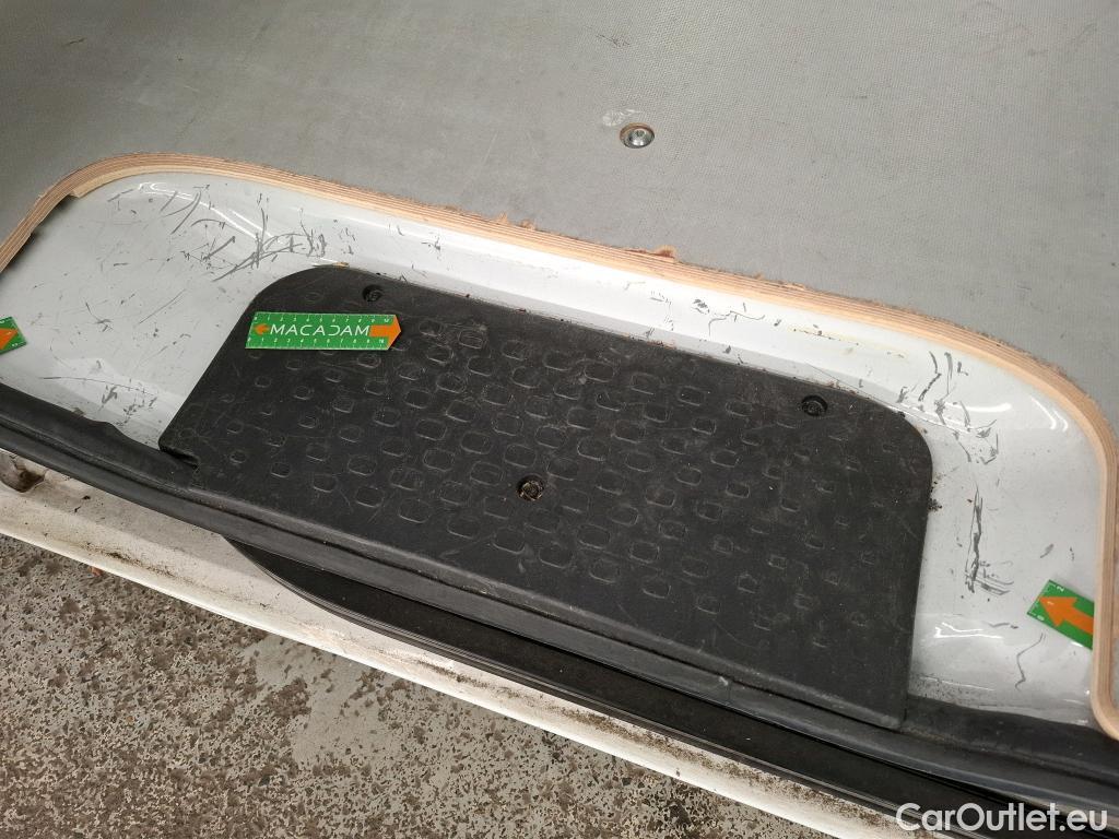  Renault  Trafic  Fourgon L2H1 3T Grand Confort 2.0 dCi 130CV BVM6 E6d #48