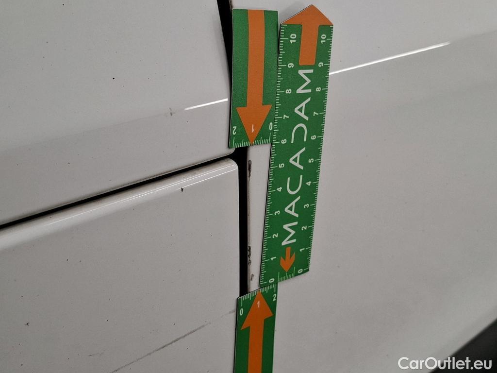  Renault  Trafic  Fourgon L2H1 3T Grand Confort 2.0 dCi 130CV BVM6 E6d #14