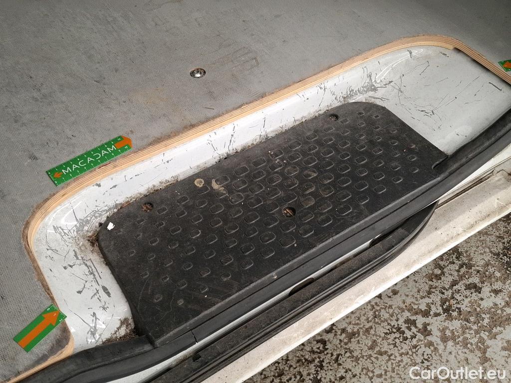  Renault  Trafic  Fourgon L2H1 3T Grand Confort 2.0 dCi 130CV BVM6 E6d #46