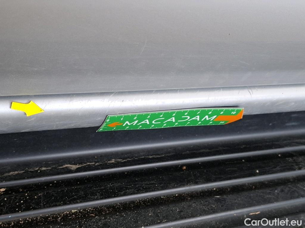  Nissan  Navara NISSAN  / 2015 / 4P / Pick-up King-Cab 2.3 dCi 160 N-CONNECTA #101