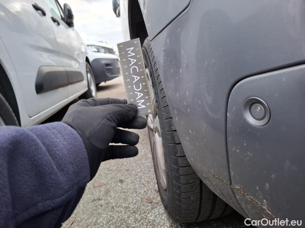  Toyota  Proace TOYOTA  City / 2019 / 4P / Fourgonnette 1.5 MEDIUM 100 D-4D STYLE #32