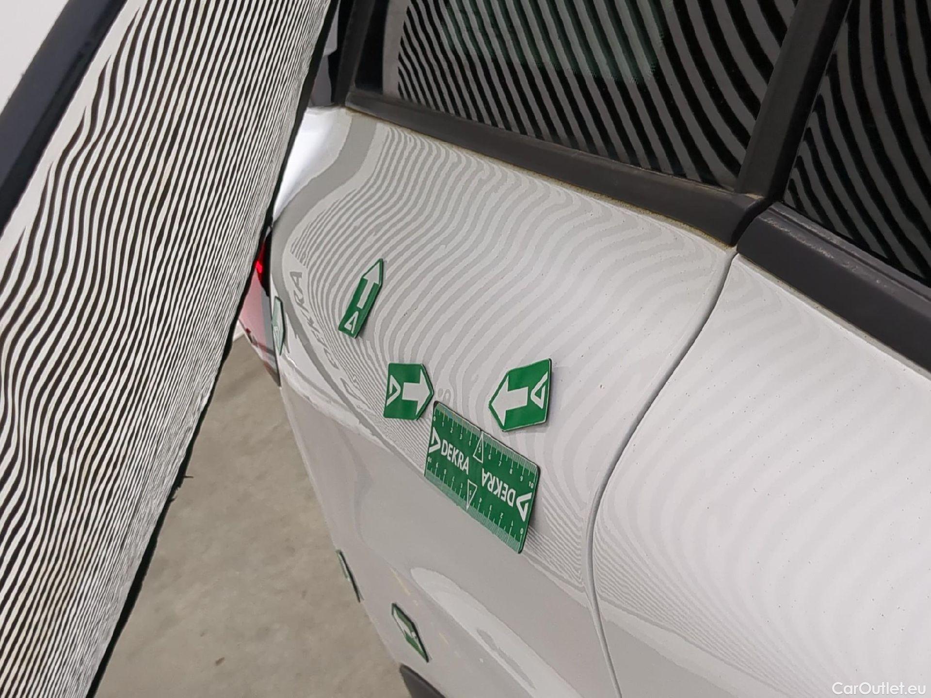  Citroen  C4  Berline Feel Pack Business 1.5 BlueHDI 110CV BVM6 E6d #52