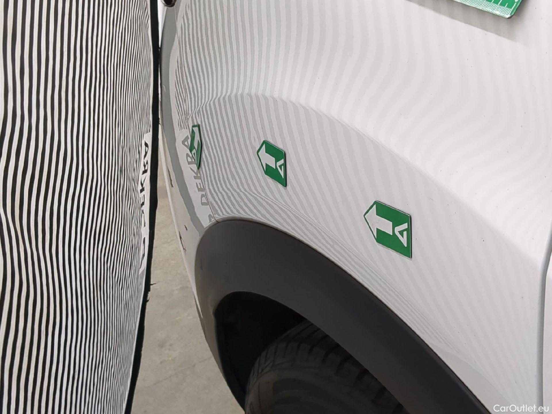  Citroen  C4  Berline Feel Pack Business 1.5 BlueHDI 110CV BVM6 E6d #51