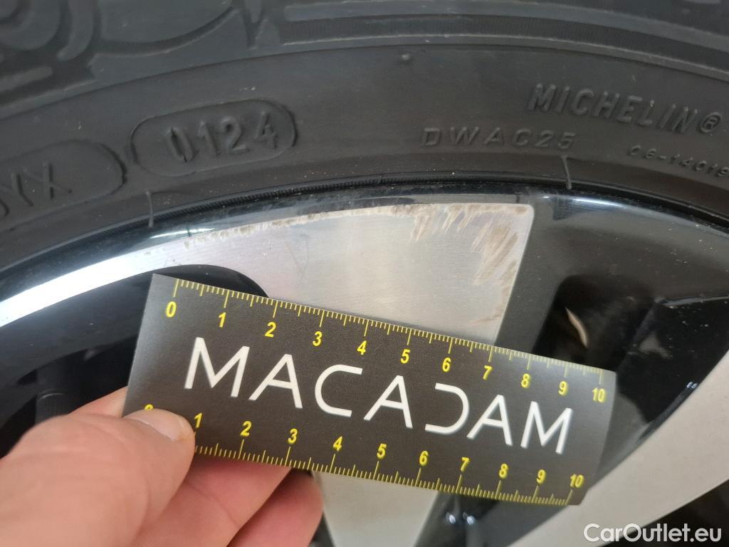  Citroen  C3  Shine 1.2 PureTech 80CV BVM5 6E #8