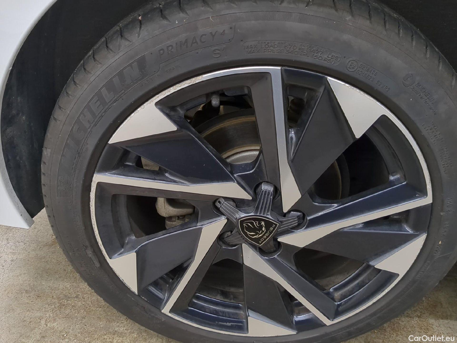  Peugeot  308  Allure Pack 1.2 PureTech 130CV BVM6 E6d #17