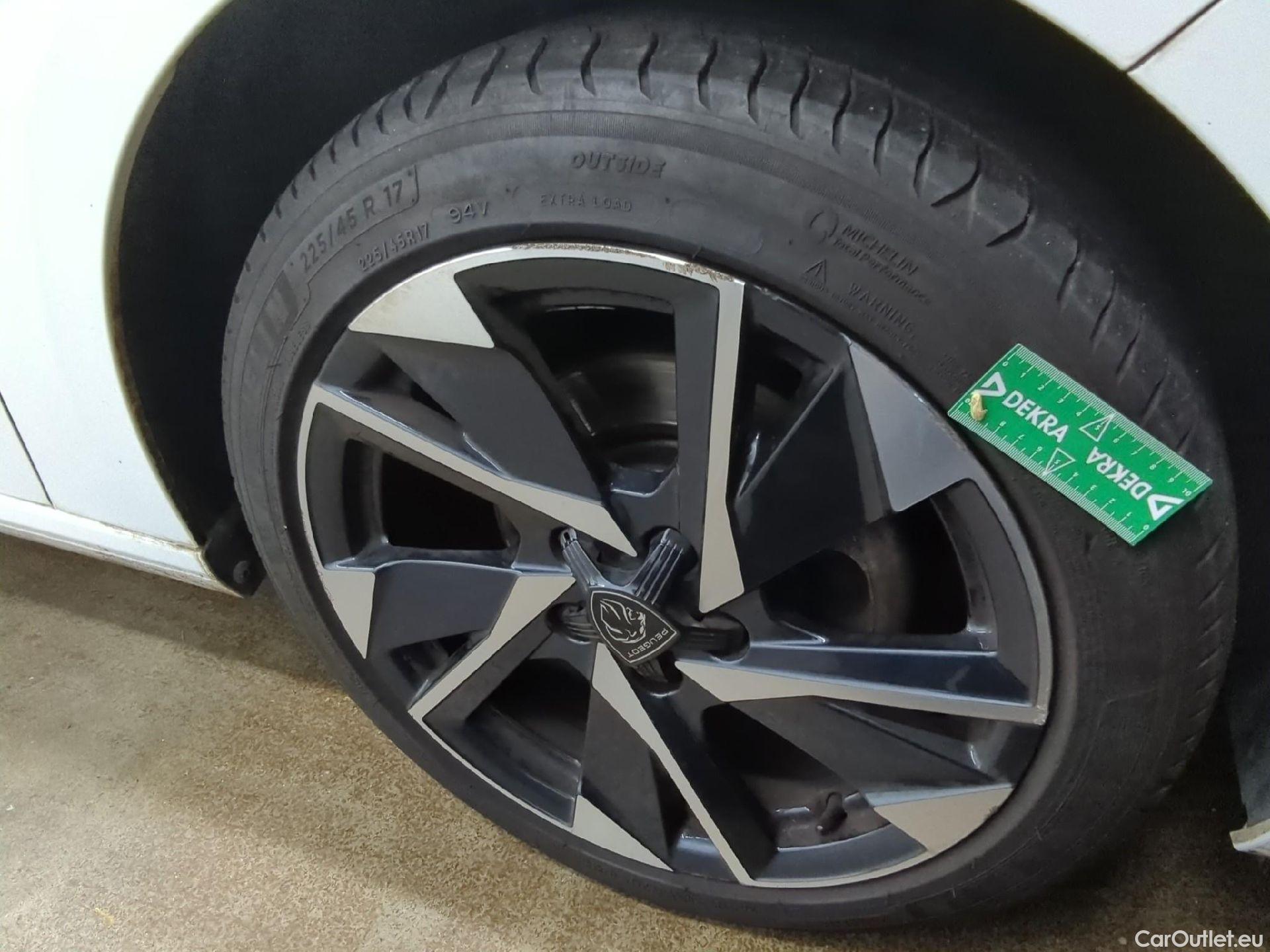  Peugeot  308  Allure Pack 1.2 PureTech 130CV BVM6 E6d #5