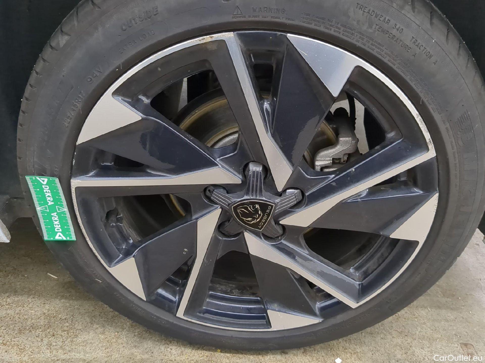  Peugeot  308  Allure Pack 1.2 PureTech 130CV BVM6 E6d #12