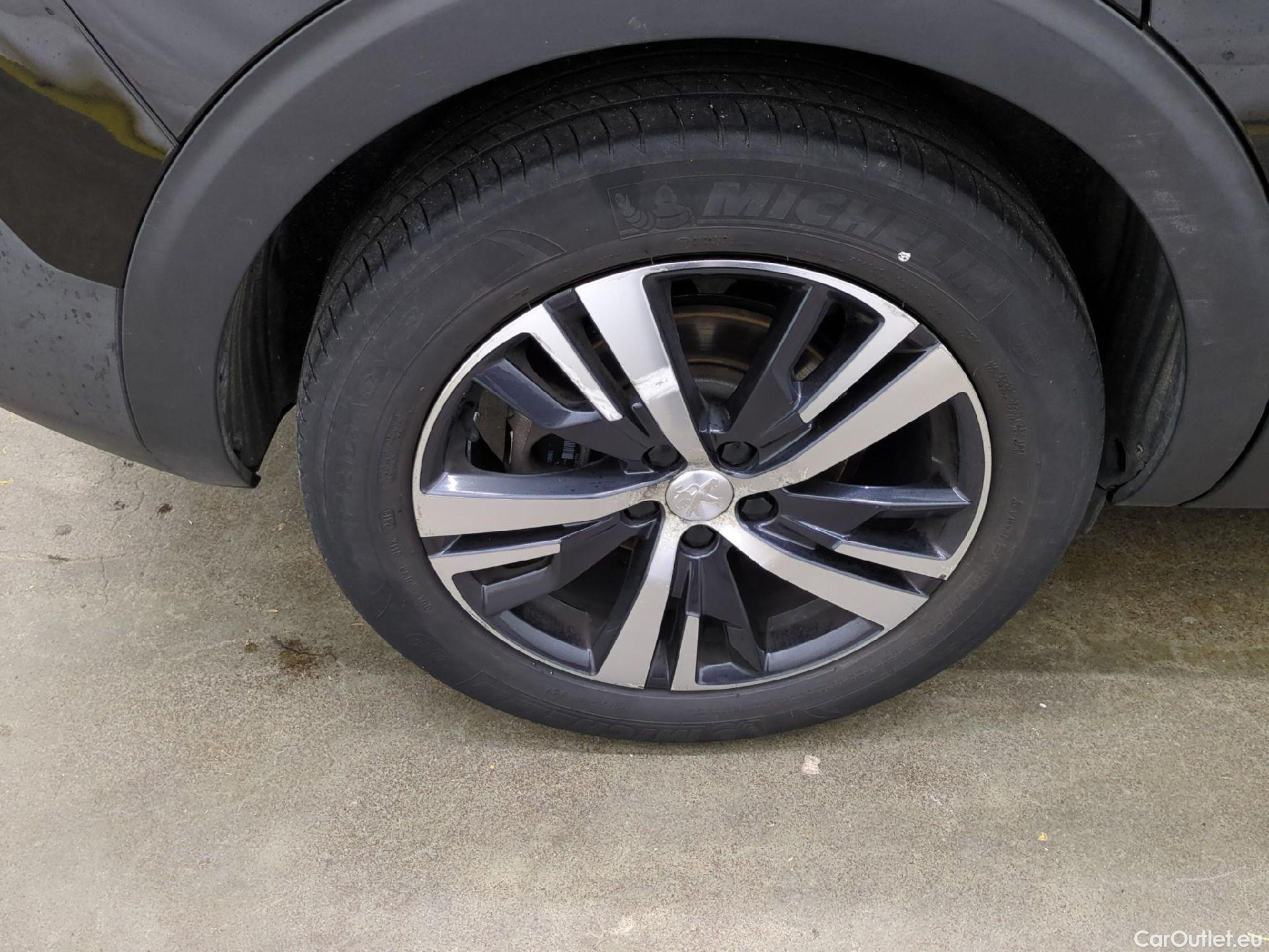  Peugeot  5008  Allure 1.2 PureTech 130CV BVM6 E6dT #18