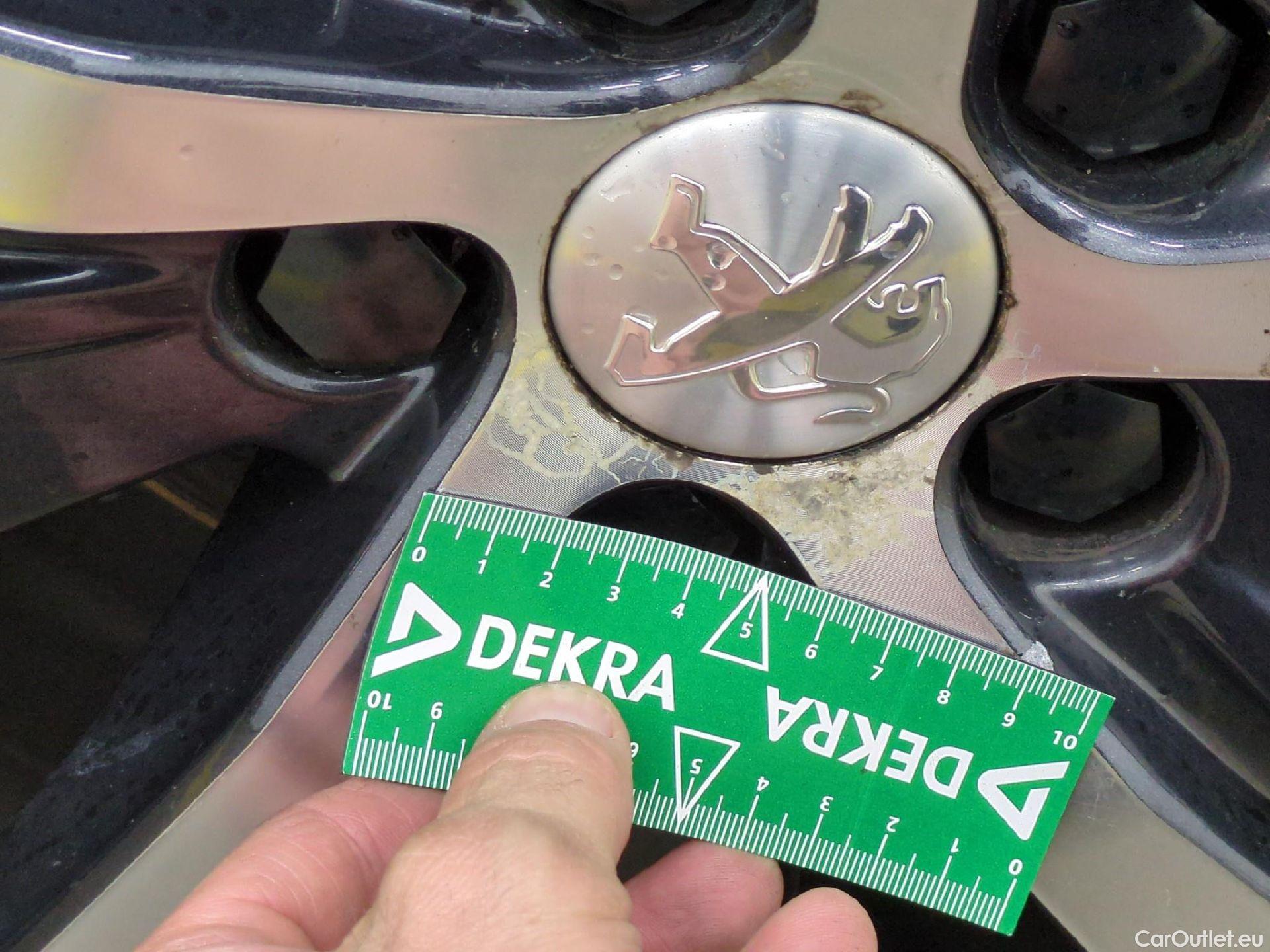  Peugeot  5008  Allure 1.2 PureTech 130CV BVM6 E6dT #17