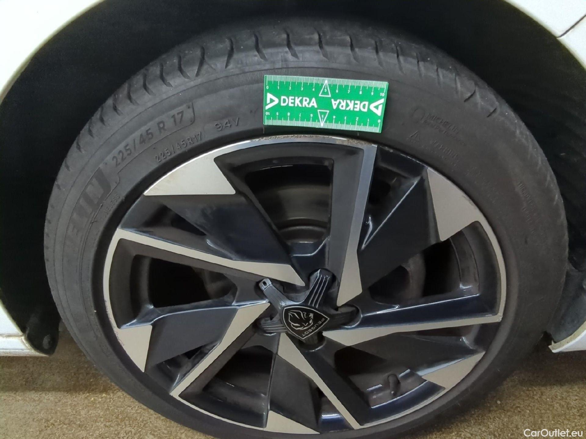  Peugeot  308  Allure Pack 1.2 PureTech 130CV BVM6 E6d #4